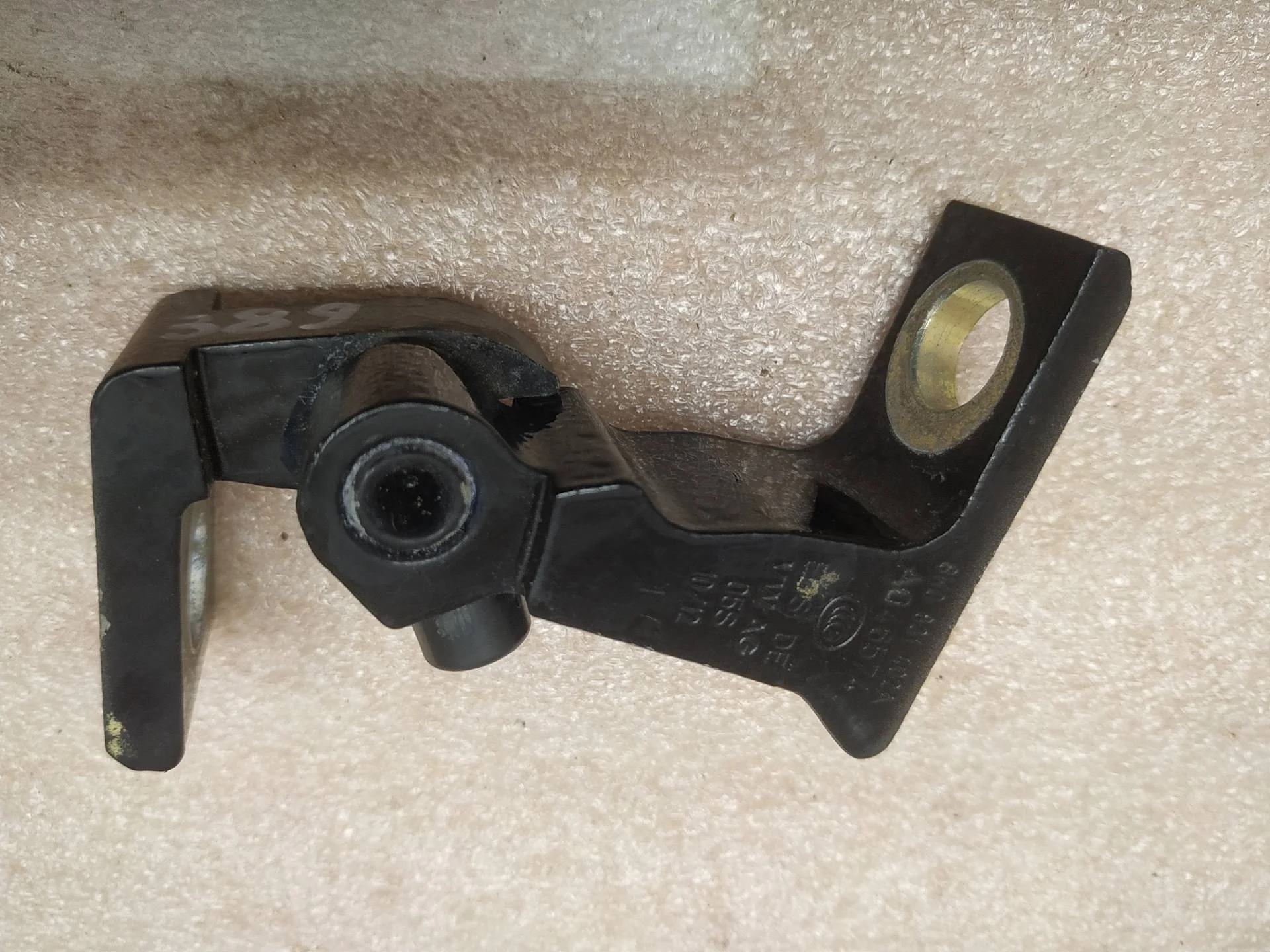 петля двери правой Volkswagen Touareg 2 7P6 2012