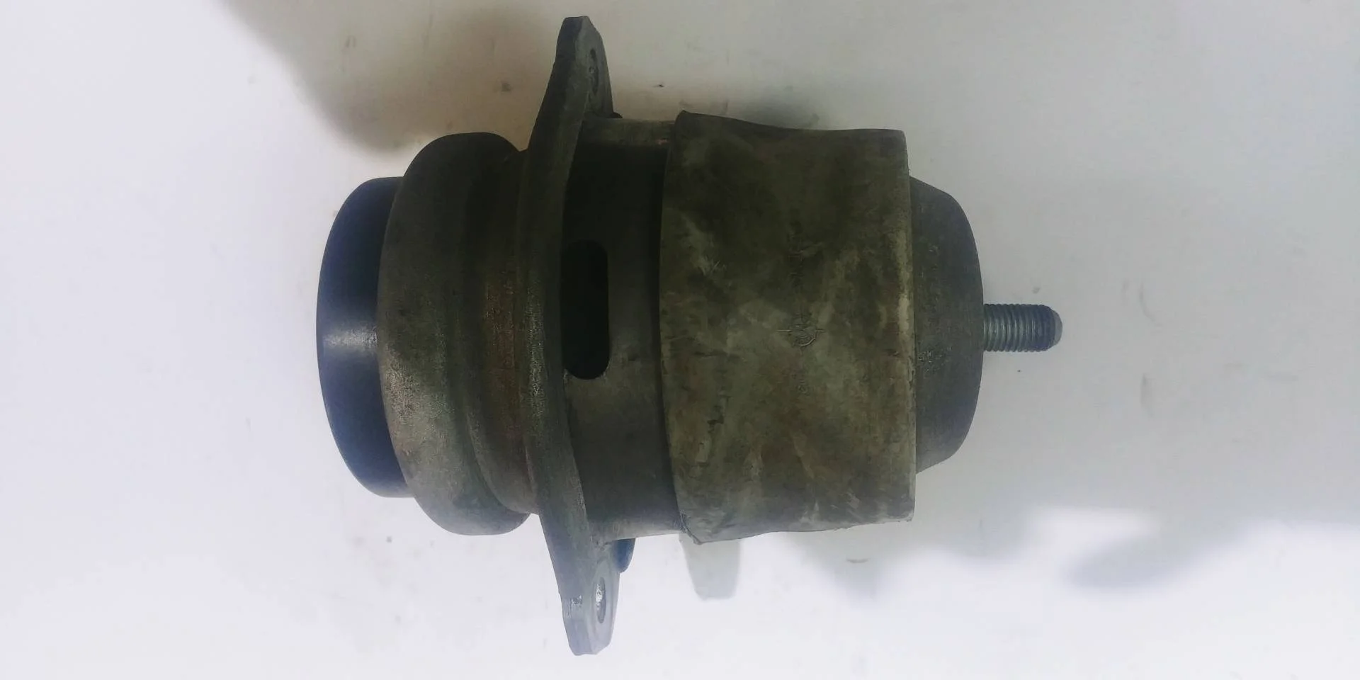 подушка крепления двигателя Volkswagen Touareg 2 7P6 2011