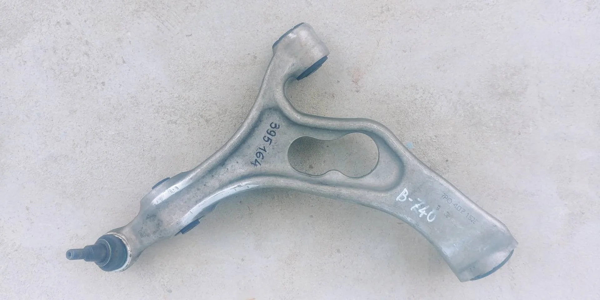 рычаг передний правый Volkswagen Touareg 2 7P6 2013