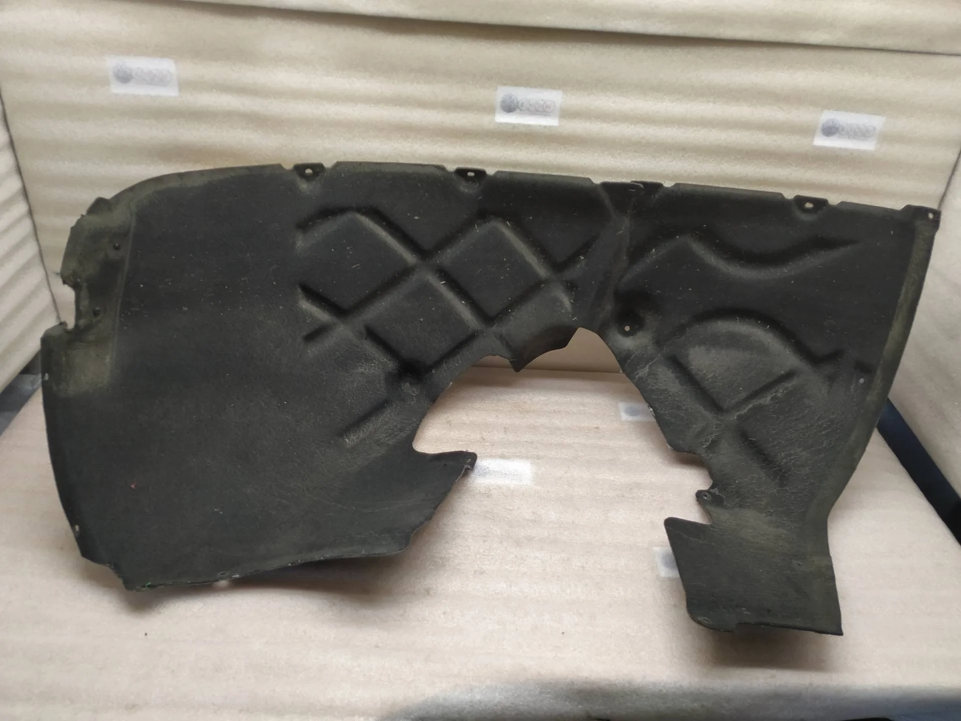 подкрылок передний правый Volkswagen Touareg 2 7P6 2013