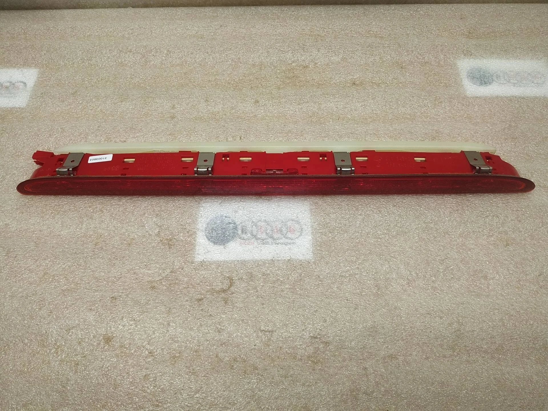 дополнительный стоп-сигнал Volkswagen Touareg 2 7P6 2012