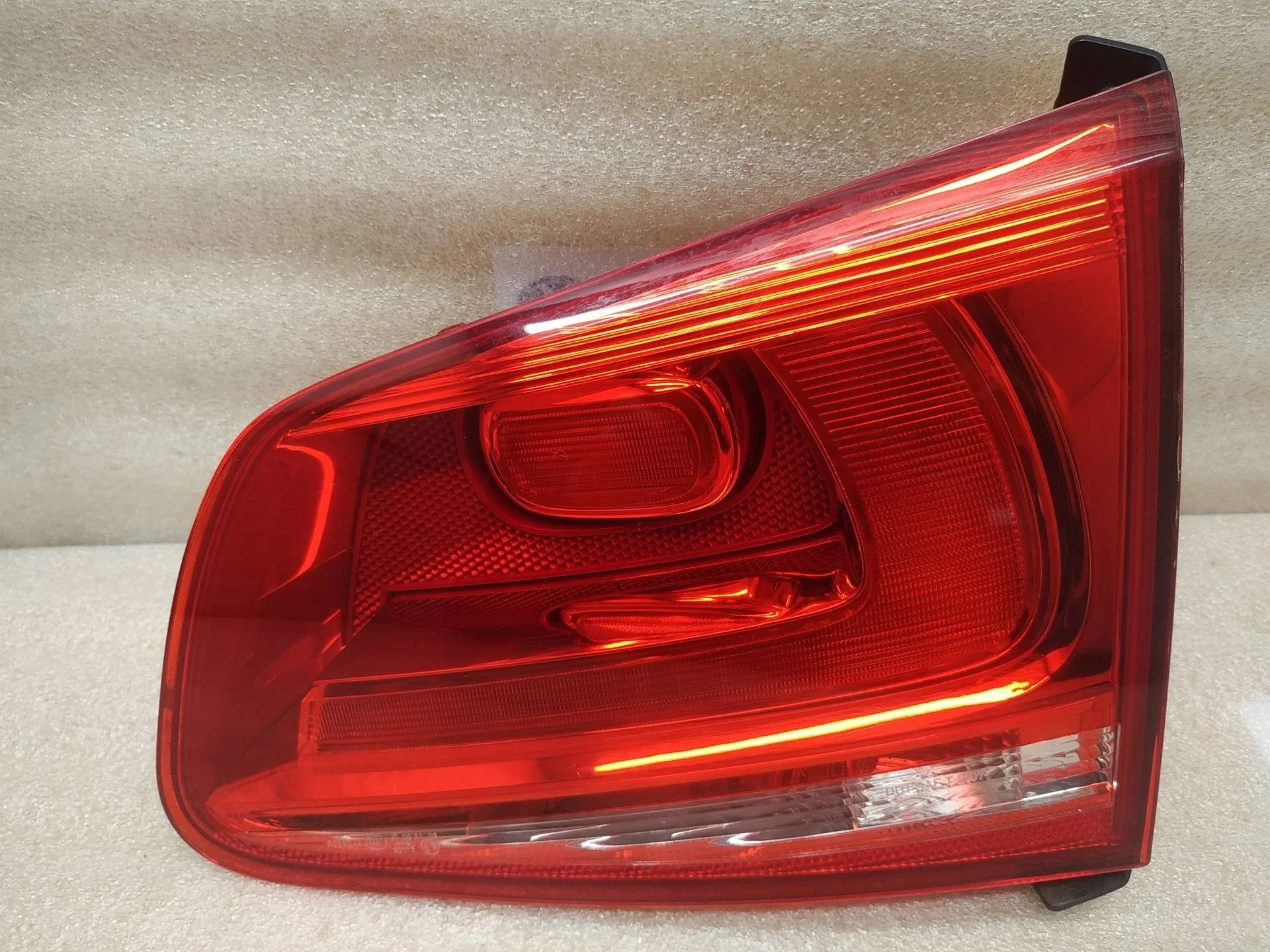 фонарь задний правый Volkswagen Touareg 2 7P6 2011