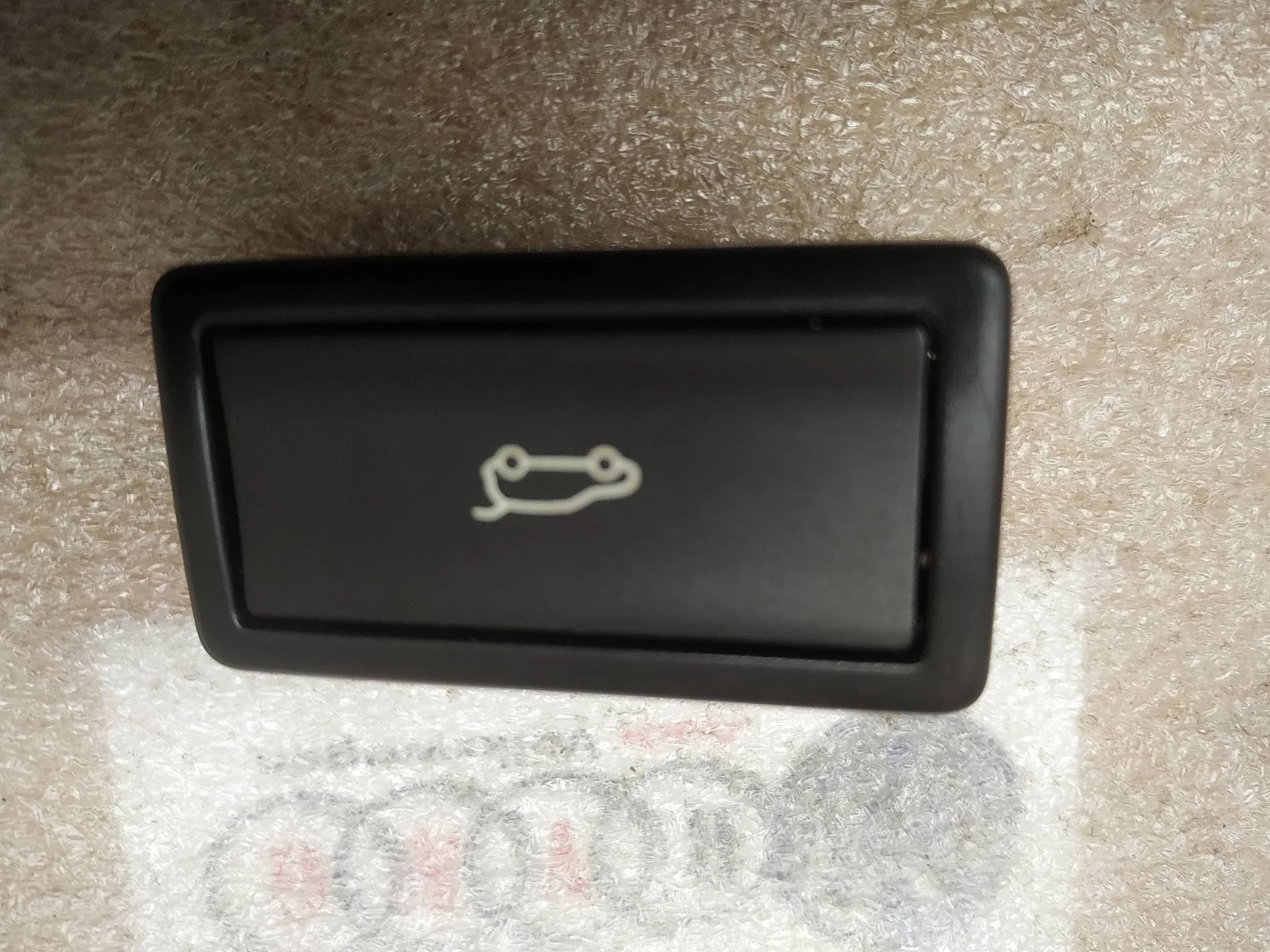 кнопка открытия багажника Volkswagen Touareg 2 7P6 2012