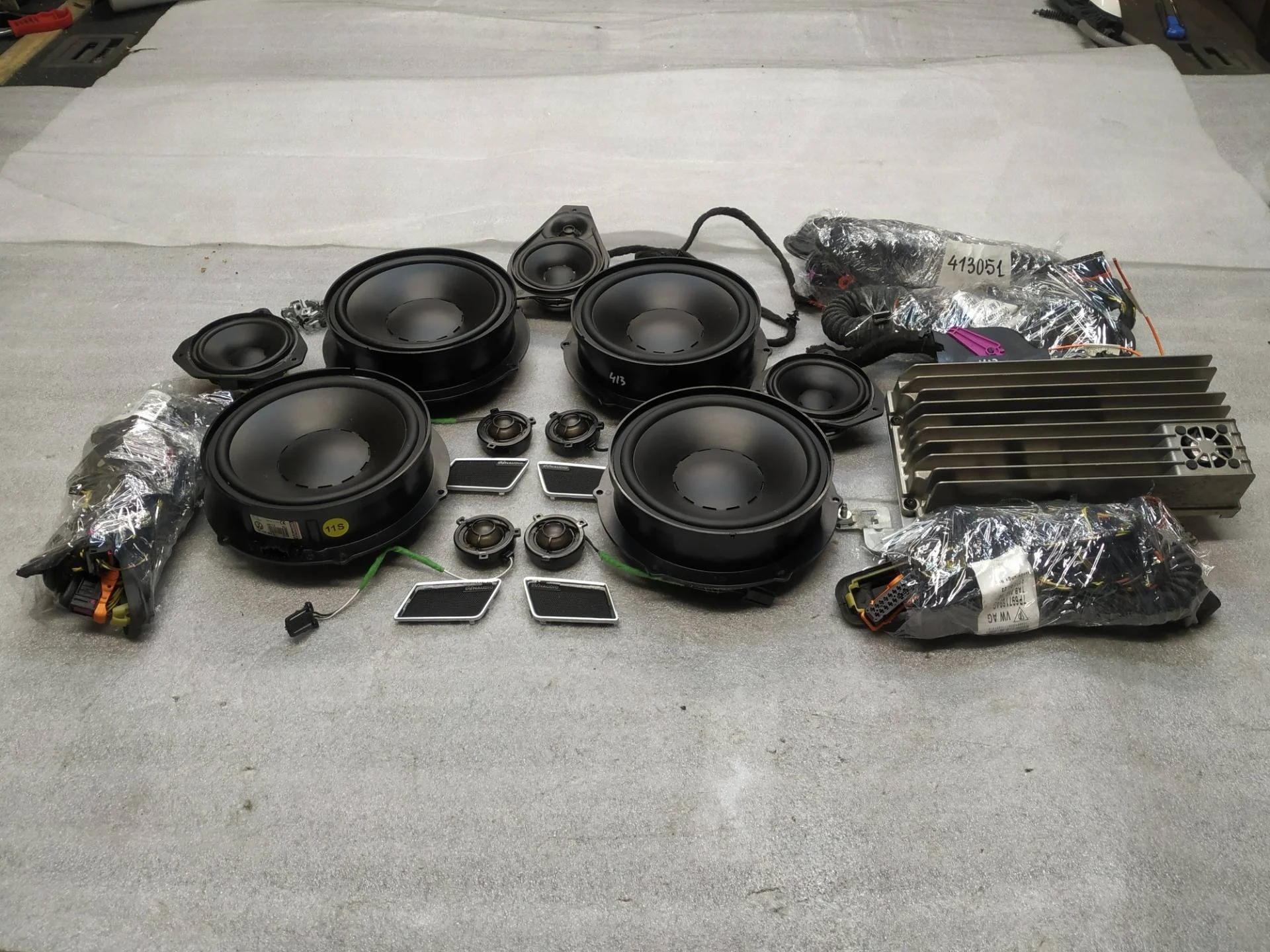 комплект акустики Volkswagen Touareg 2 7P6 2013