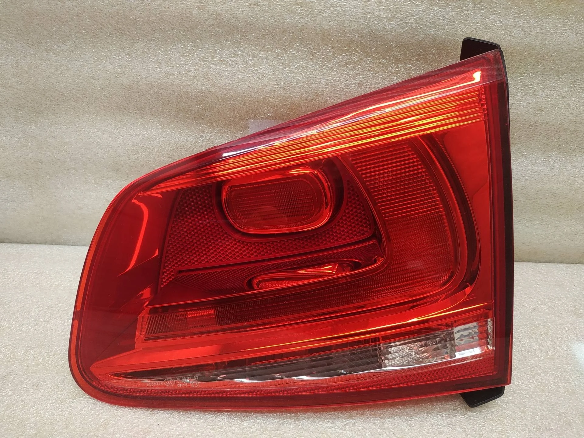 фонарь задний правый Volkswagen Touareg 2 7P6 2013