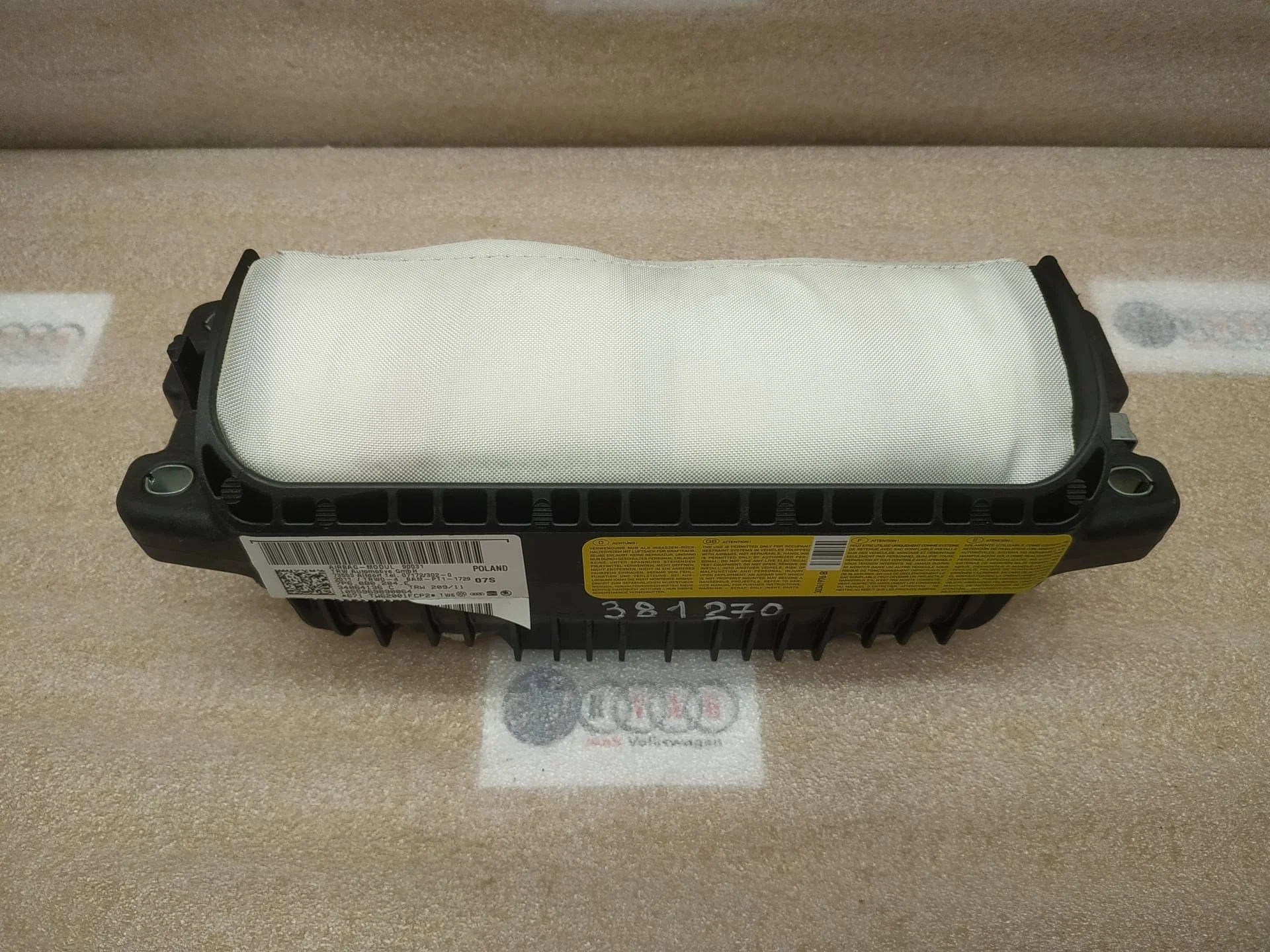 подушка безопасности пассажира Volkswagen Touareg 2 7P6 2012