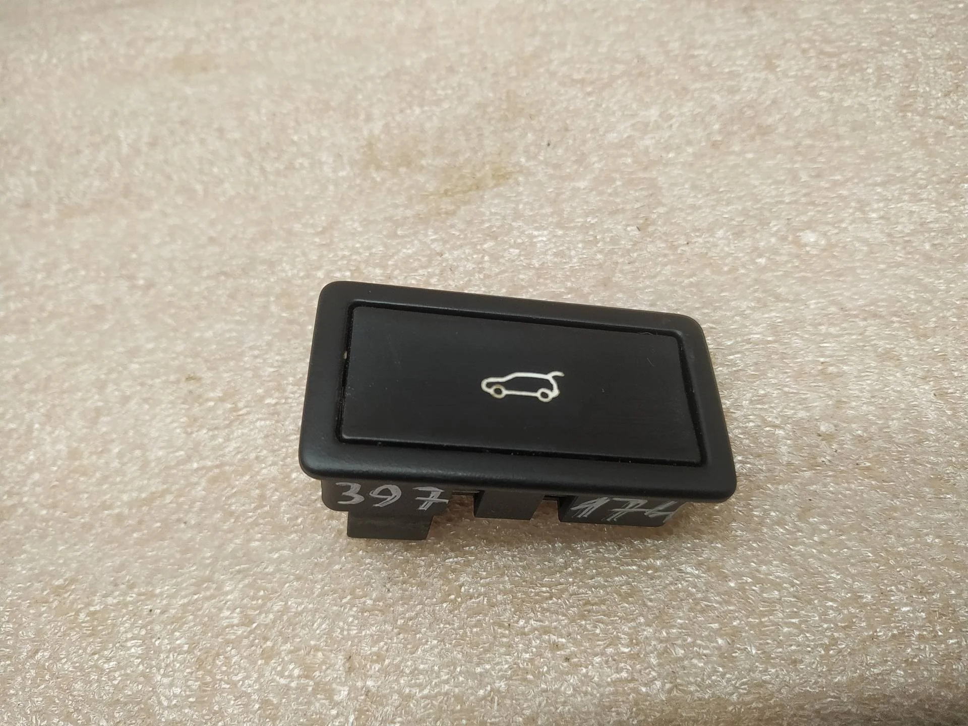 кнопка открытия багажника Volkswagen Touareg 2 7P6 2011