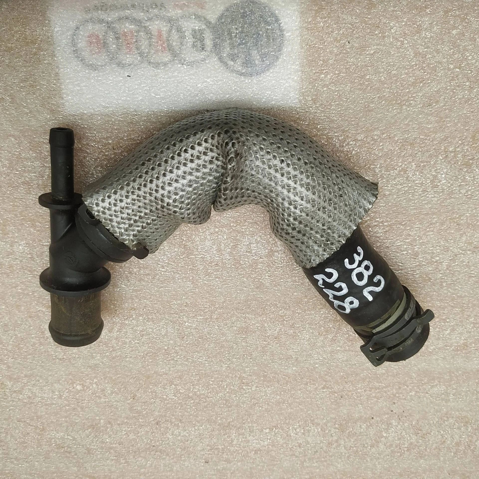 фланец (тройник) системы охлаждения Volkswagen Touareg 2 7P6 2011