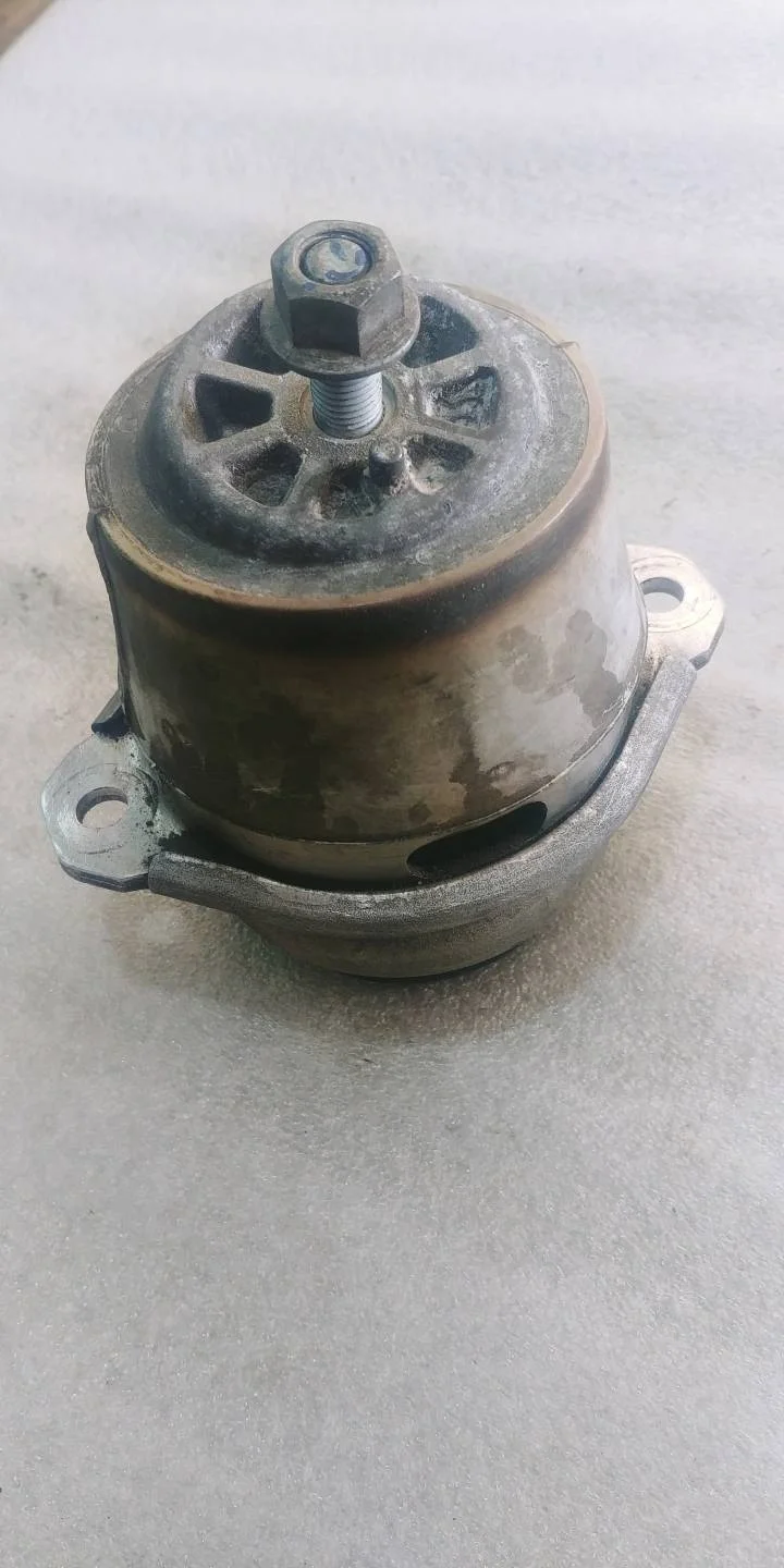 подушка крепления двигателя Volkswagen Touareg 2 7P6 2014