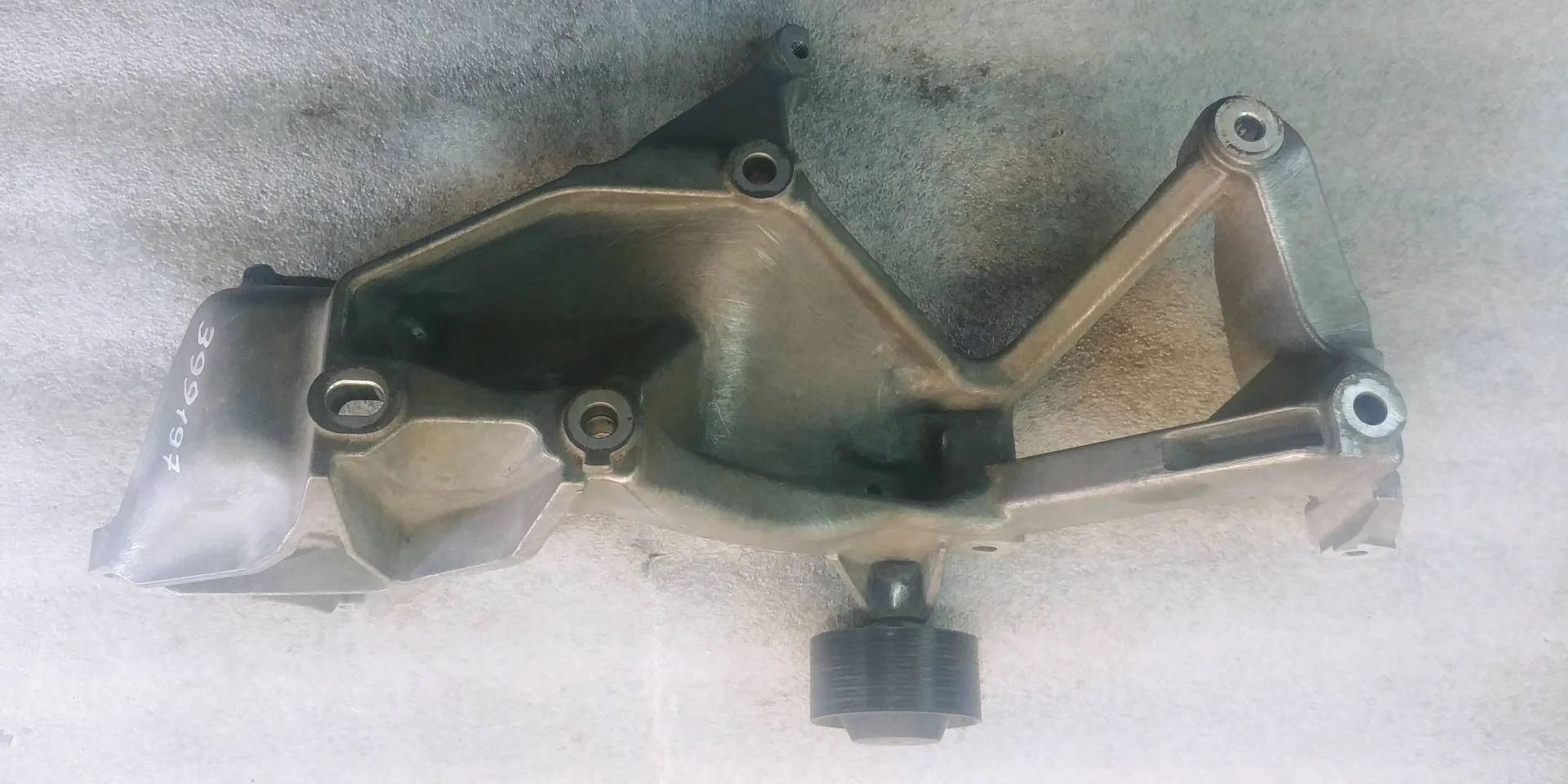 кронштейн генератора Volkswagen Touareg 2 7P6 2011