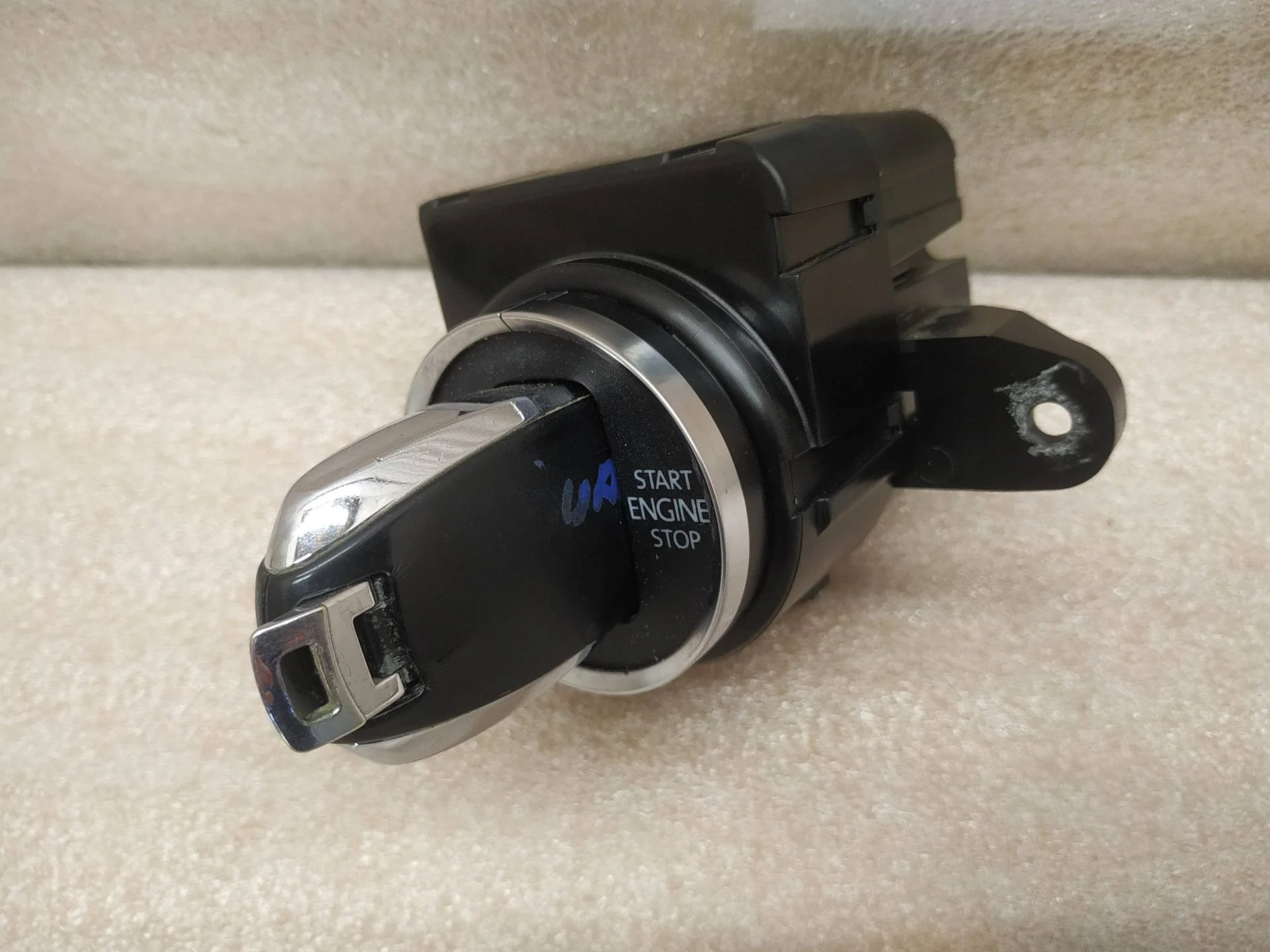 замок зажигания Volkswagen Touareg 2 7P6 2011