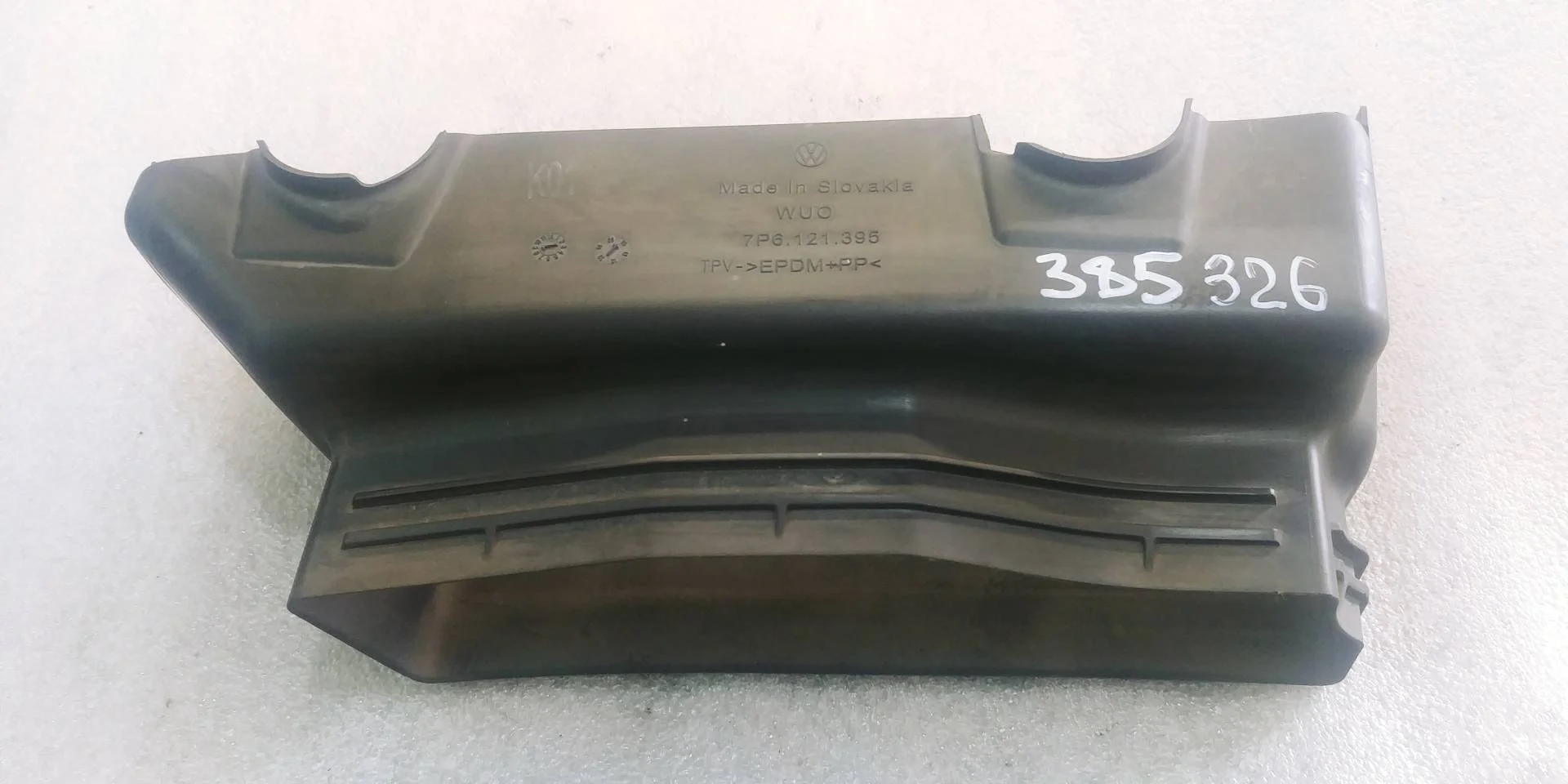 воздухозаборник Volkswagen Touareg 2 7P6 2011