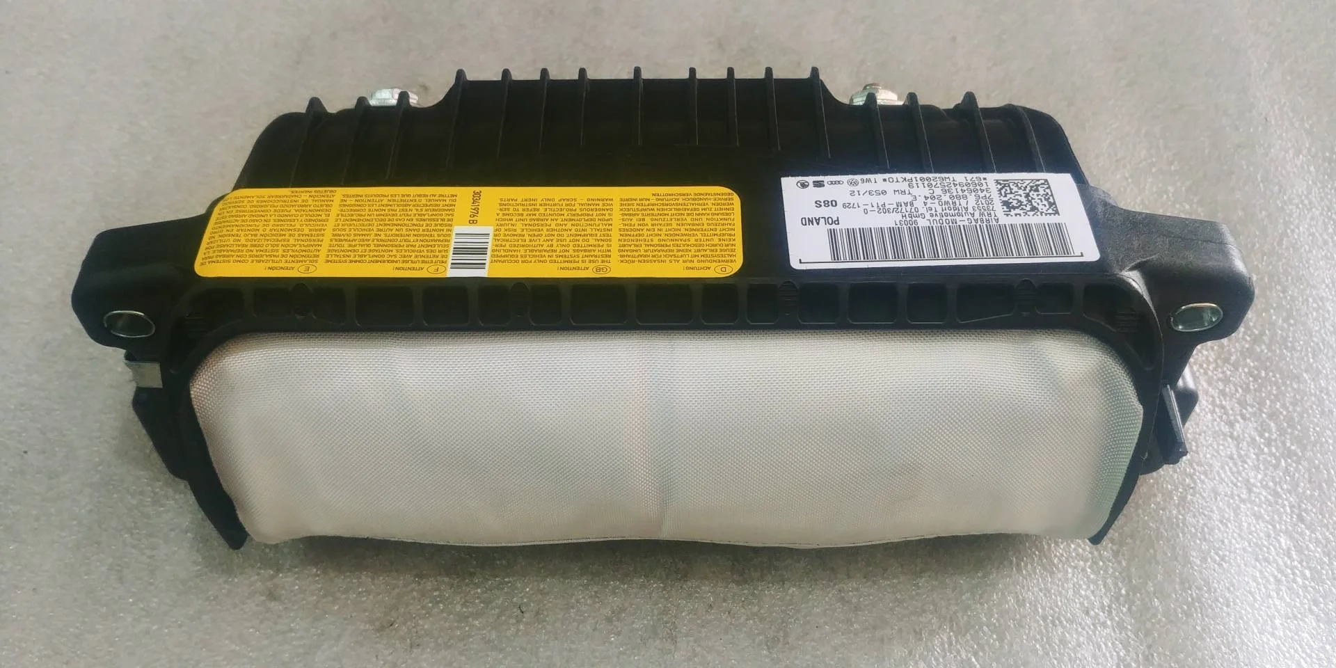 подушка безопасности пассажира Volkswagen Touareg 2 7P6 2012