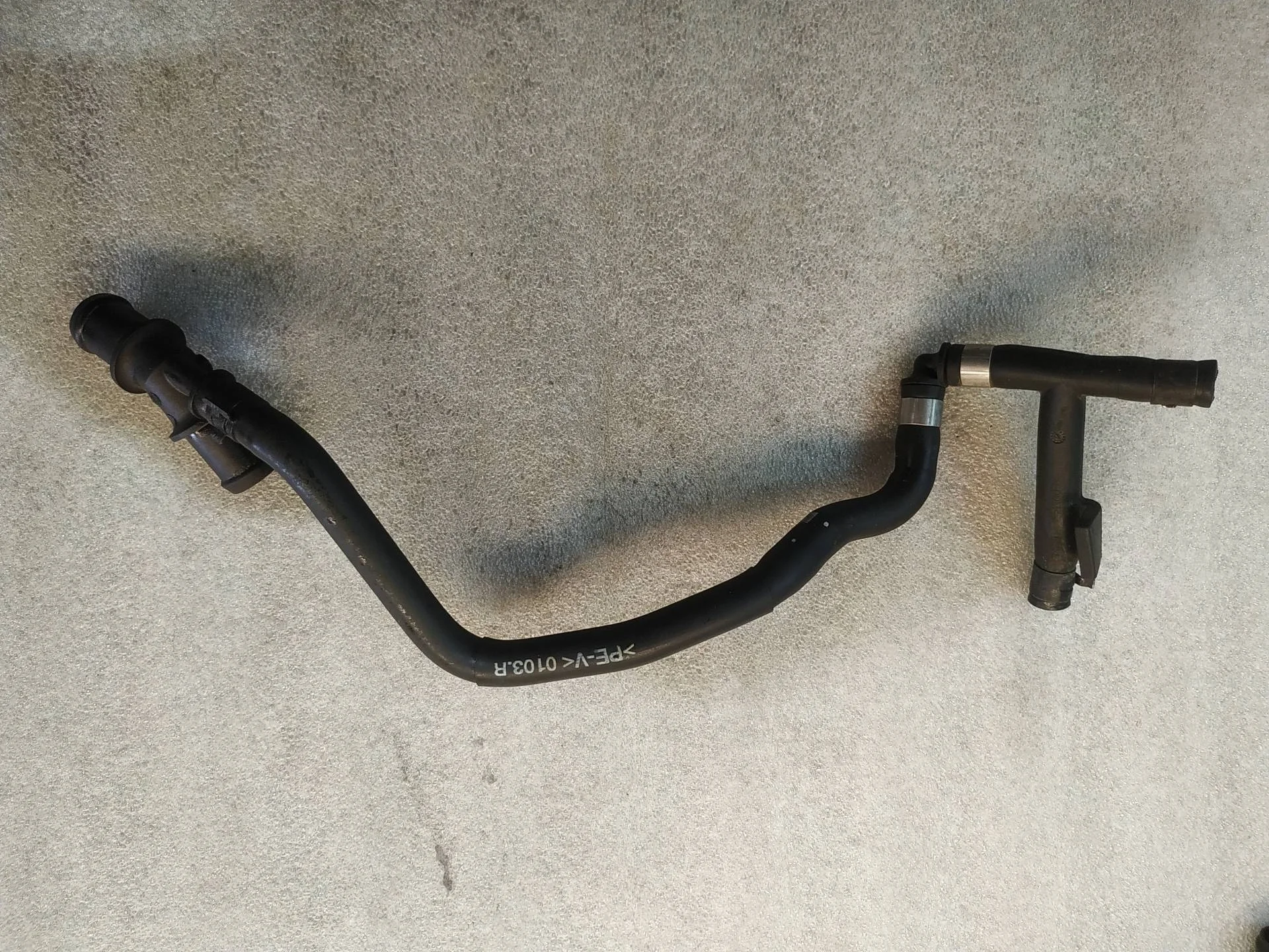 фланец (тройник) системы охлаждения Volkswagen Touareg 2 7P6 2014