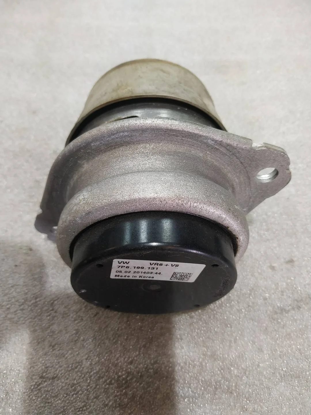 подушка крепления двигателя Volkswagen Touareg 2 7P6 2014