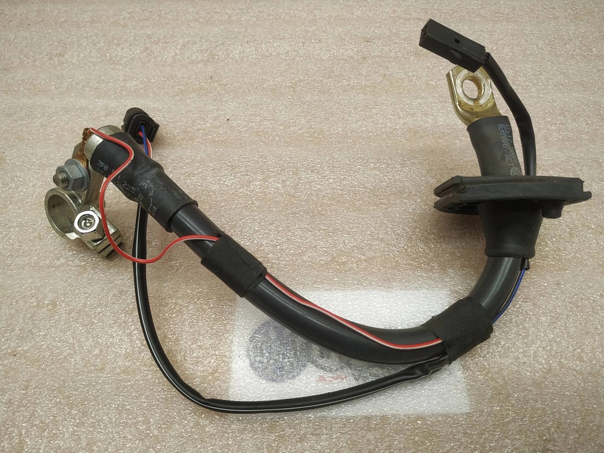 клемма аккумулятора плюс Volkswagen Touareg 2 7P6 2011