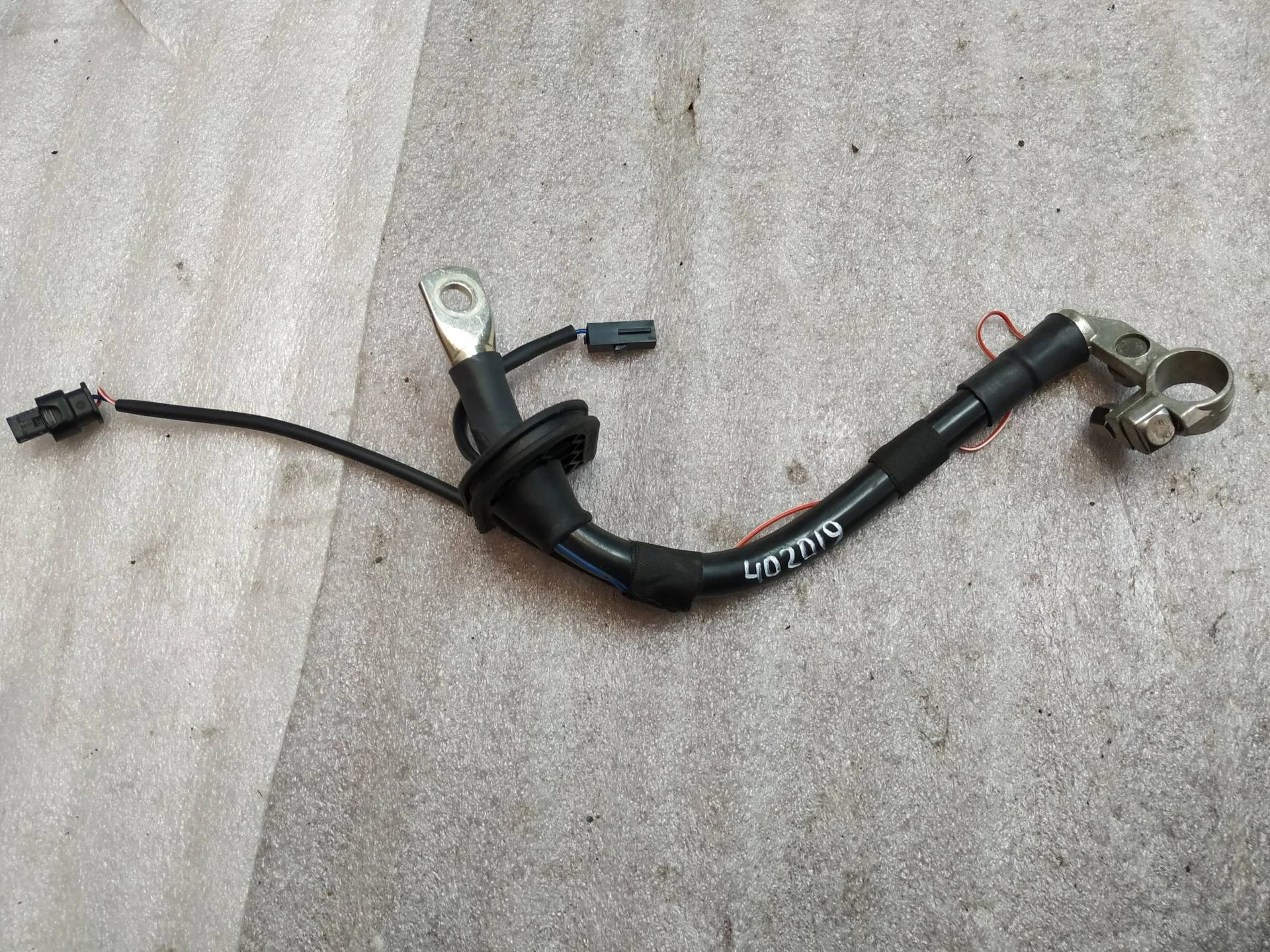 клемма аккумулятора плюс Volkswagen Touareg 2 7P6 2011