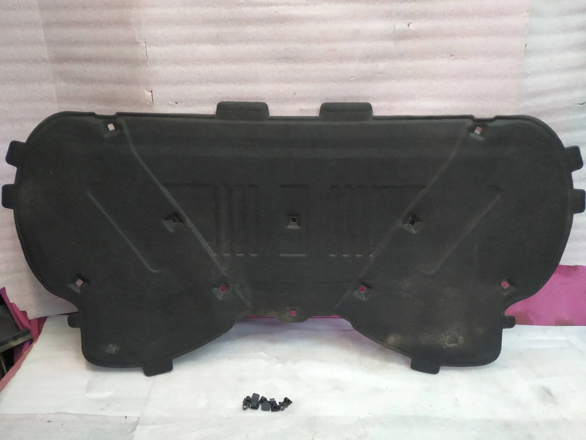 Шумоизоляция капота Audi Q5 8R 8R 2009