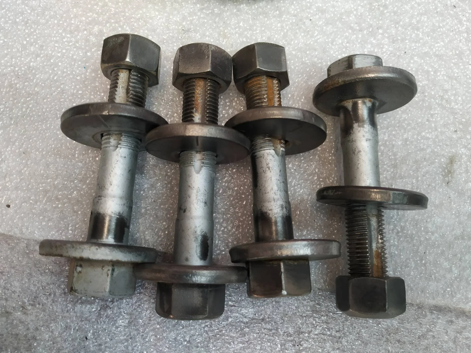 Болт эксцентрик Volkswagen Touareg 2 7P6 2012