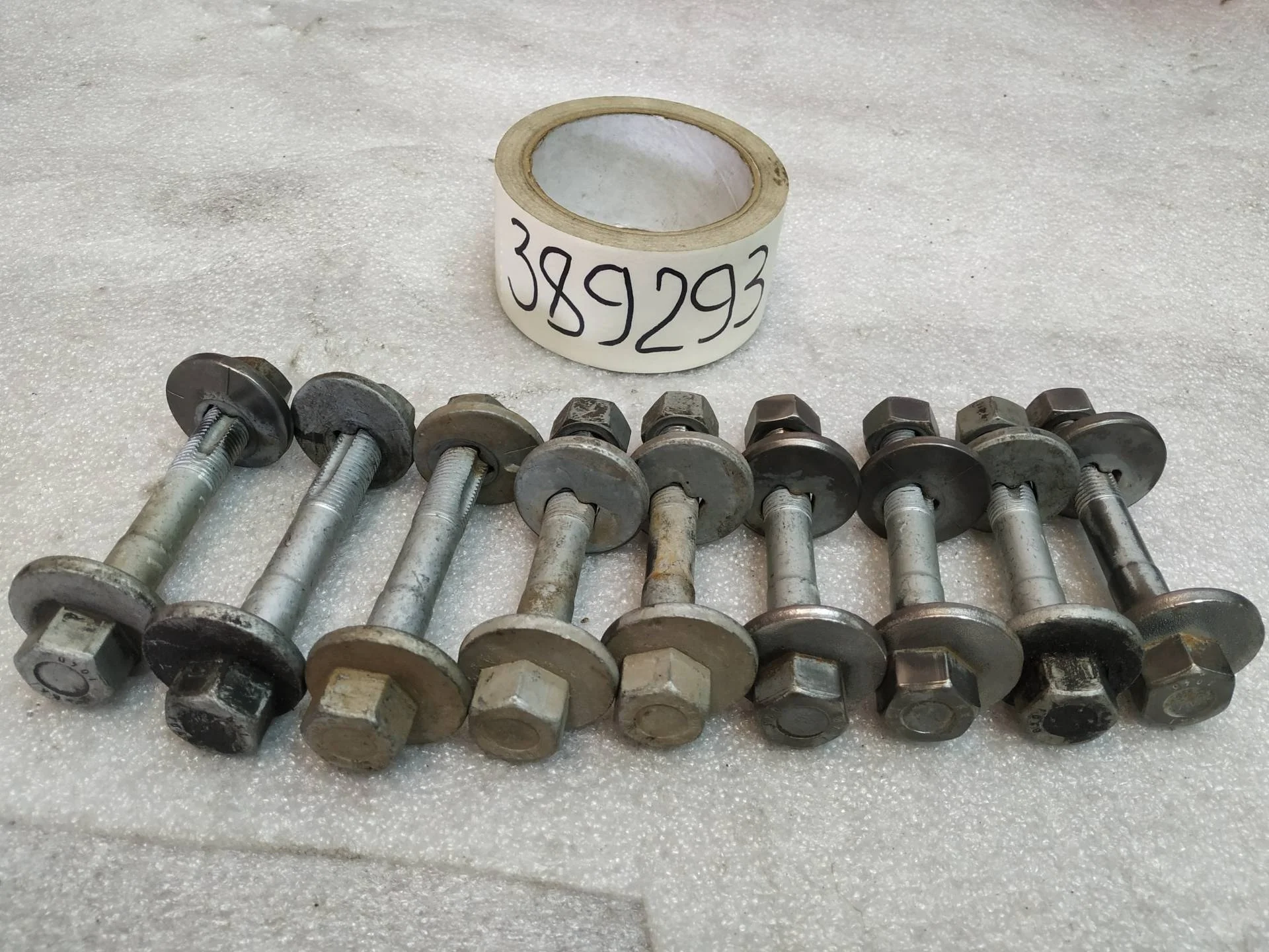 Болт эксцентрик Volkswagen Touareg 2 7P6 2012