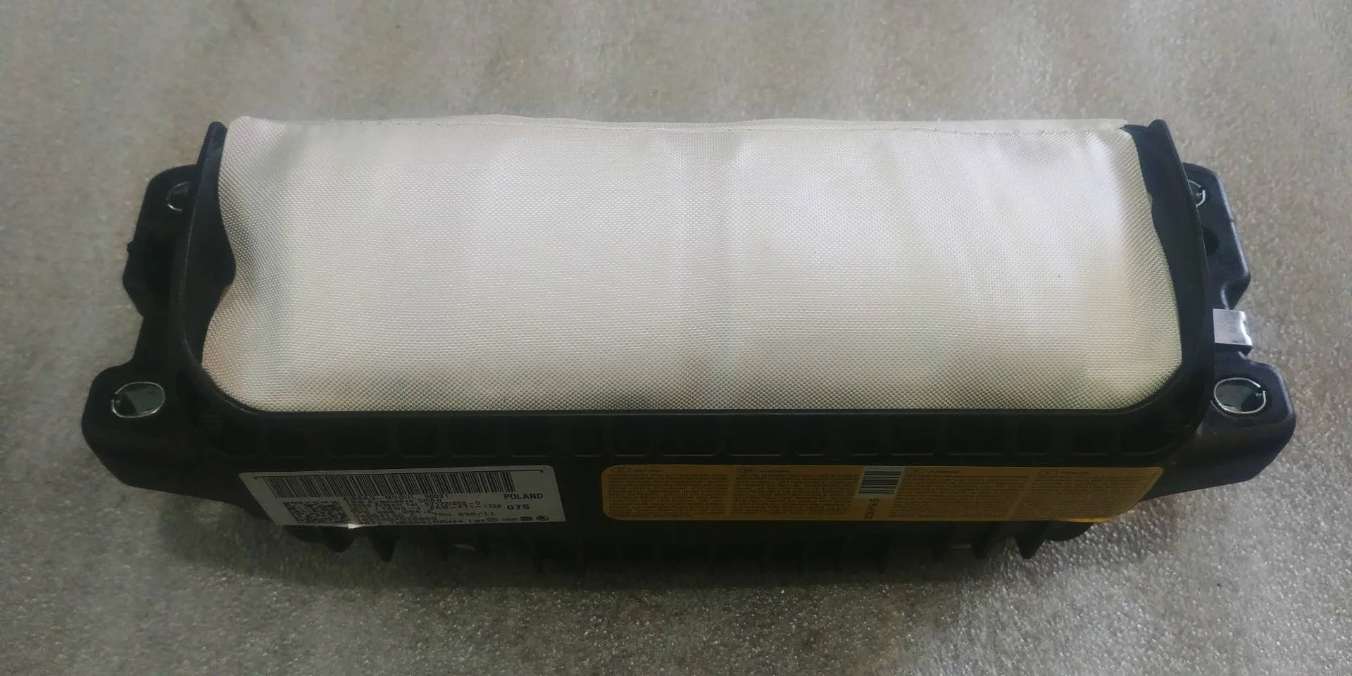 подушка безопасности пассажира Volkswagen Touareg 2 7P6 2011