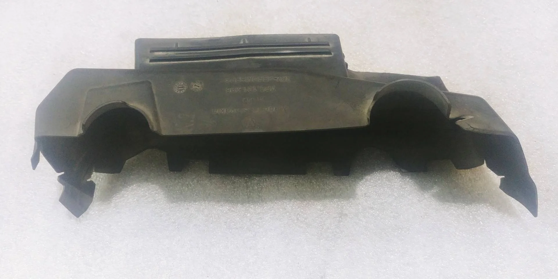 воздухозаборник Volkswagen Touareg 2 7P6 2012