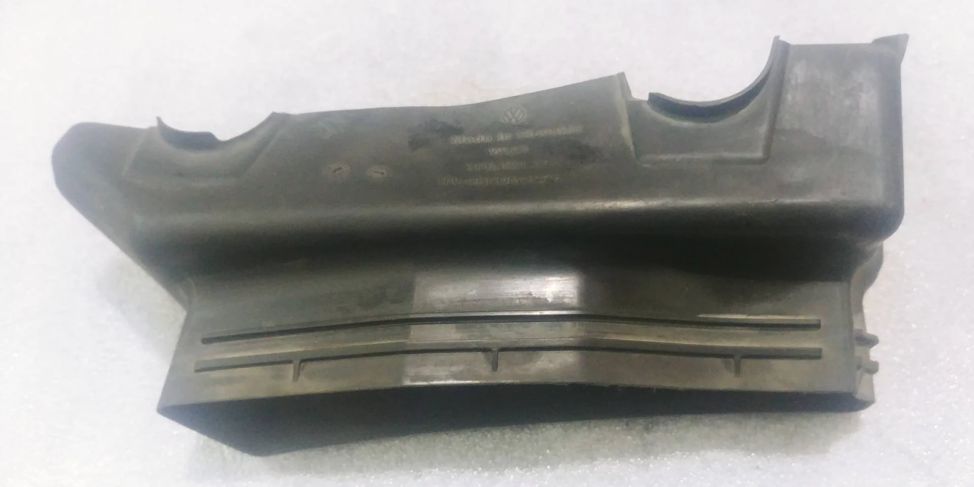 воздухозаборник Volkswagen Touareg 2 7P6 2012