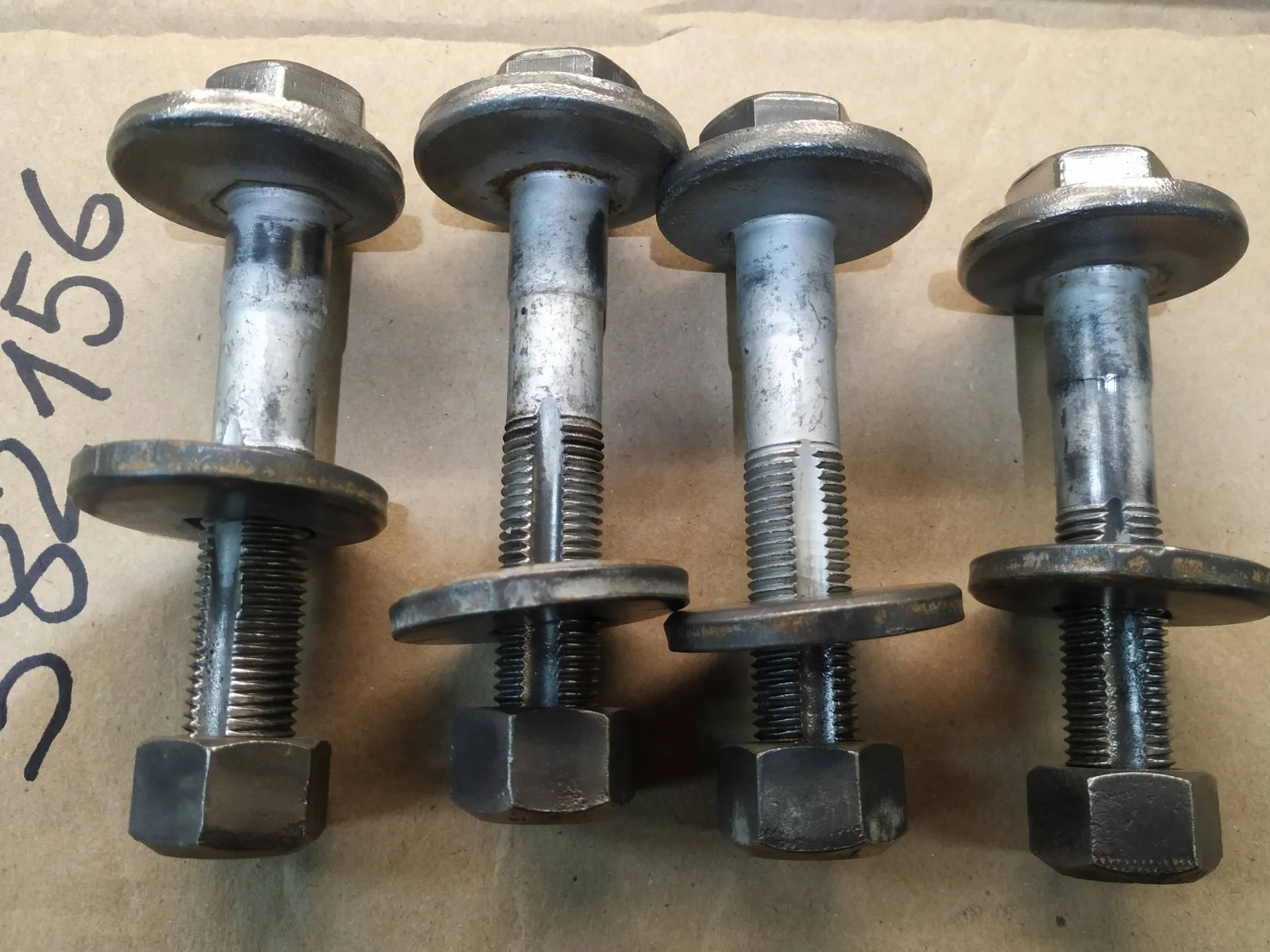 Болт эксцентрик Volkswagen Touareg 2 7P6 2011