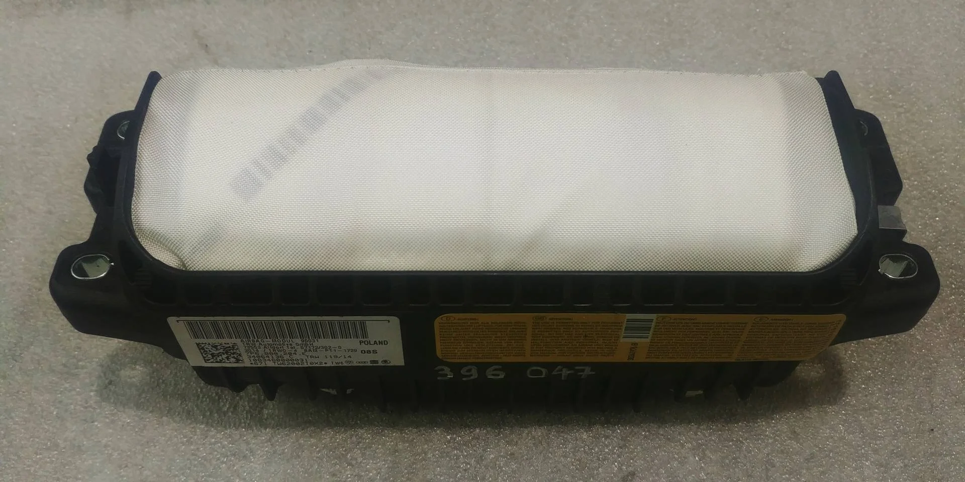 подушка безопасности пассажира Volkswagen Touareg 2 7P6 2014