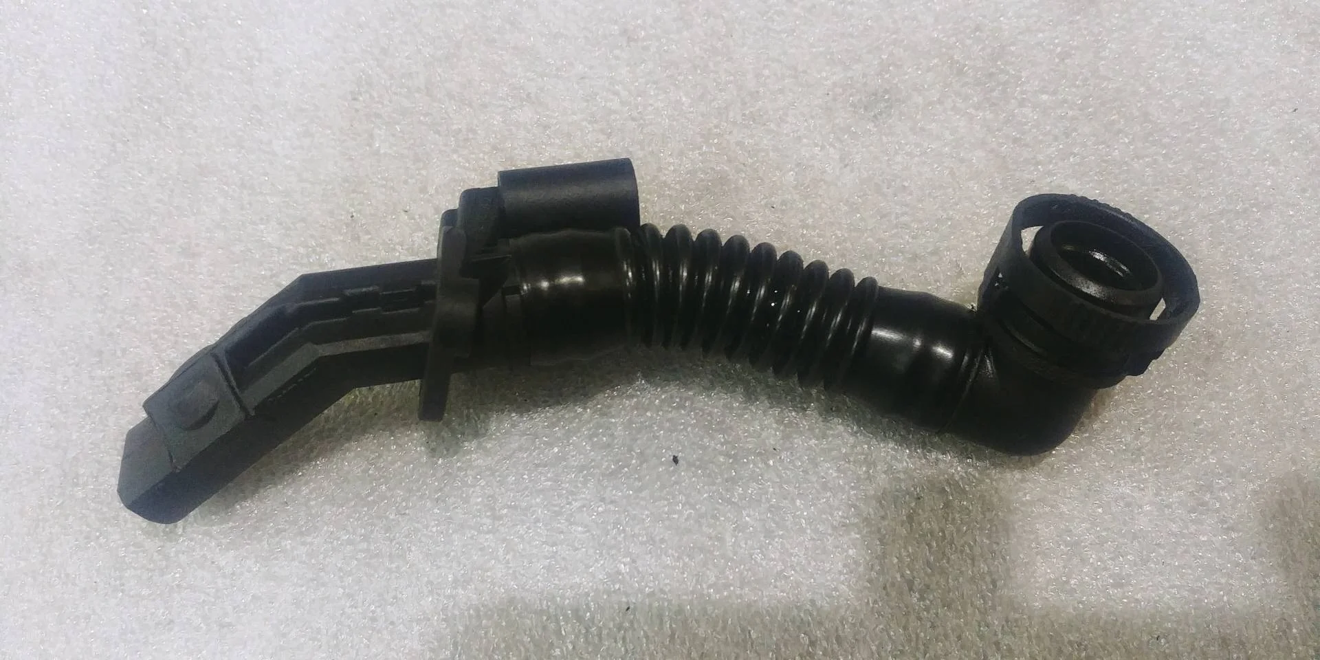 патрубок (трубопровод, шланг) Volkswagen Touareg 2 7P6 2012