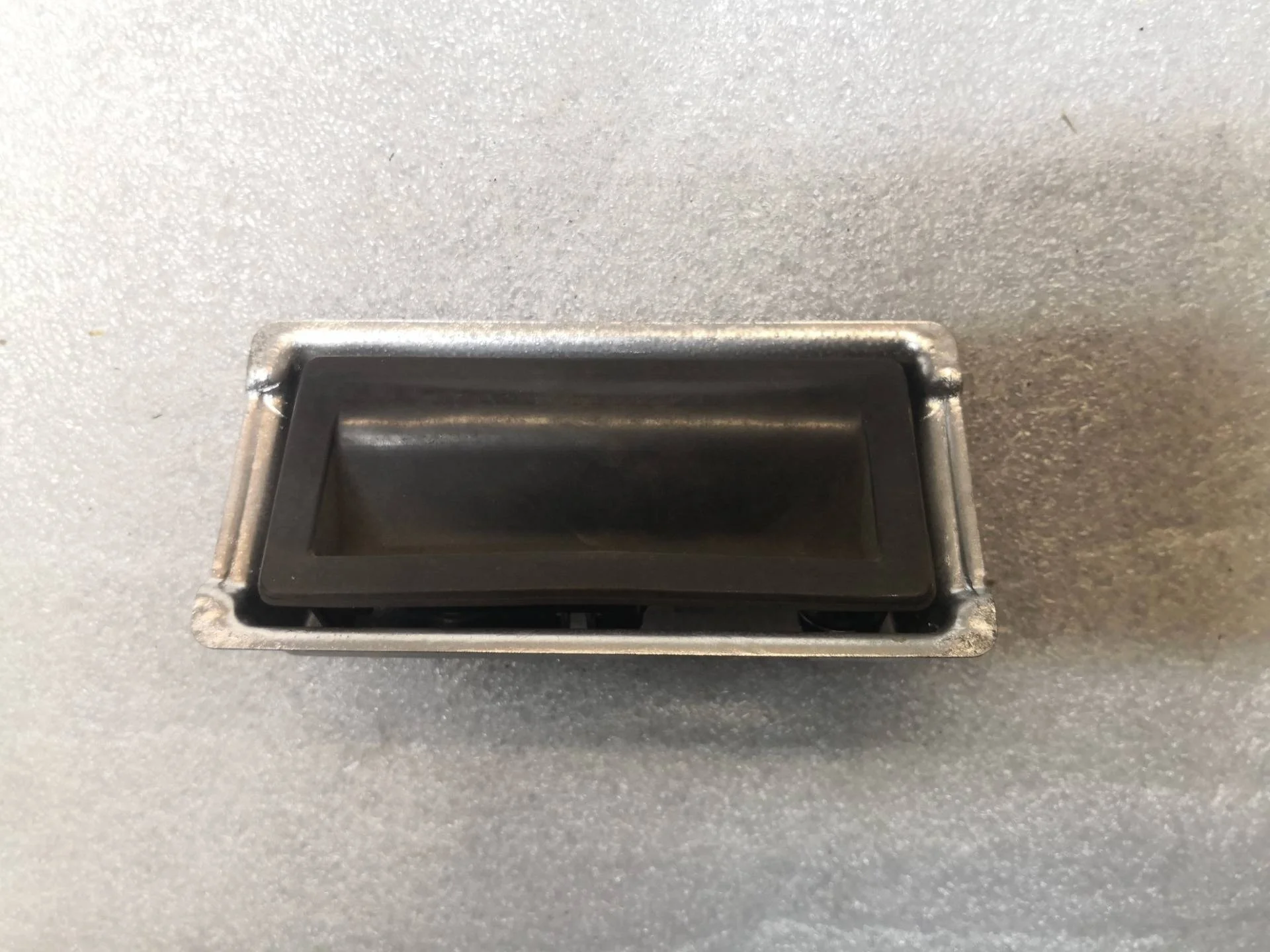 кнопка открытия багажника Volkswagen Touareg 2 7P6 2012