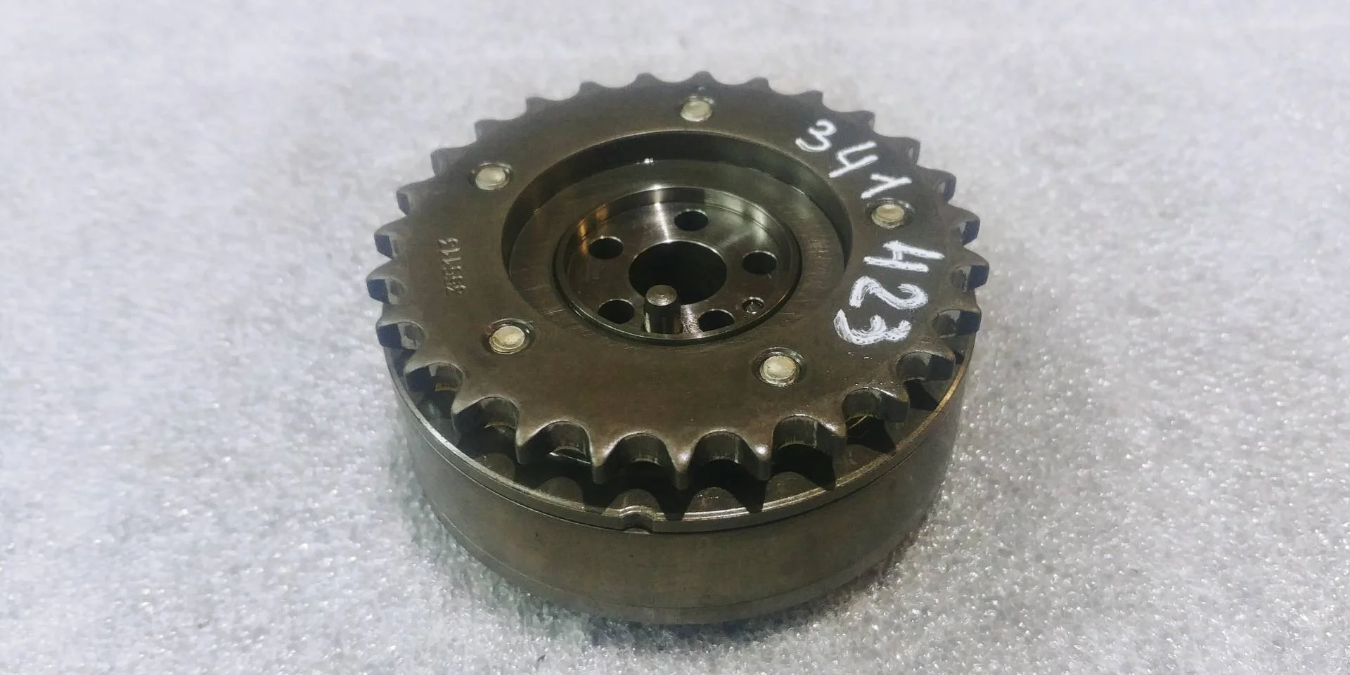 шестерня изменения фаз грм Volkswagen Touareg 2 7P6 2011