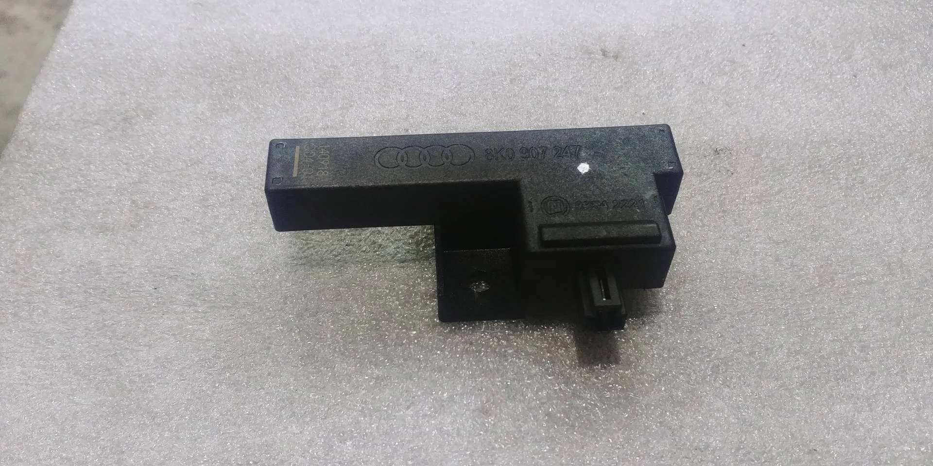 антенна системы комфортного доступа Volkswagen Touareg 2 7P6 2015