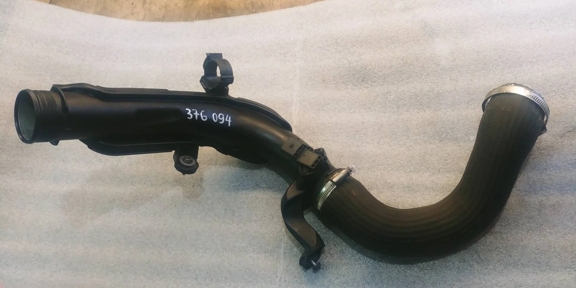 патрубок интеркулера Volkswagen Tiguan  2011