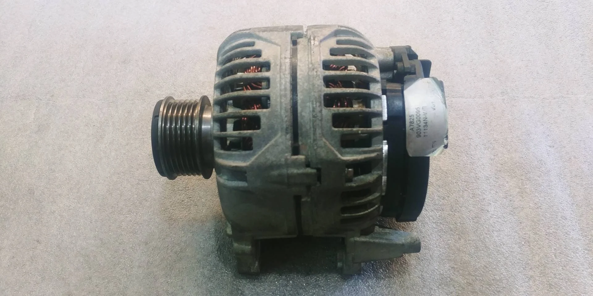 генератор Volkswagen Tiguan  2011