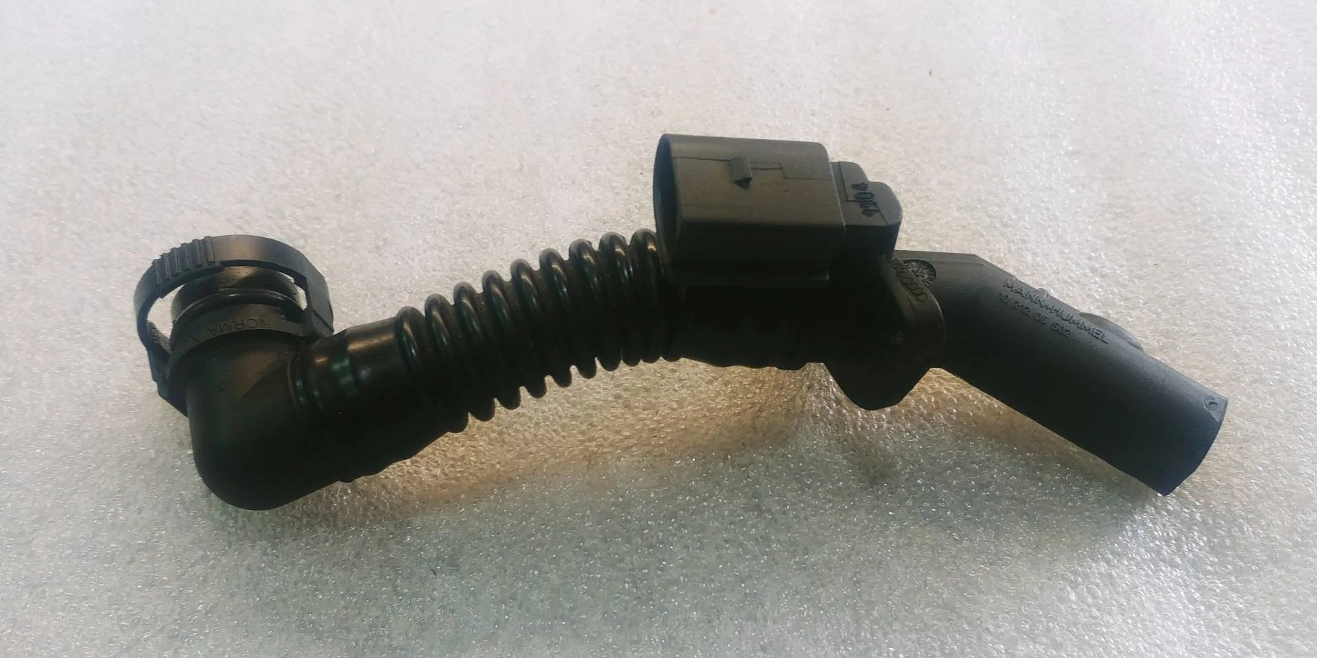 патрубок (трубопровод, шланг) Volkswagen Touareg 2 7P6 2012