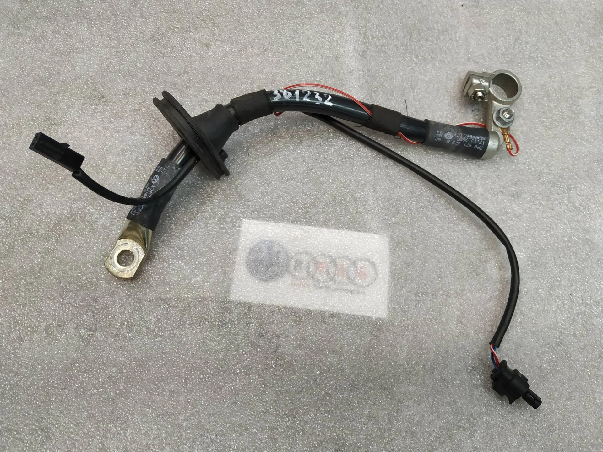 клемма аккумулятора плюс Volkswagen Touareg 2 7P6