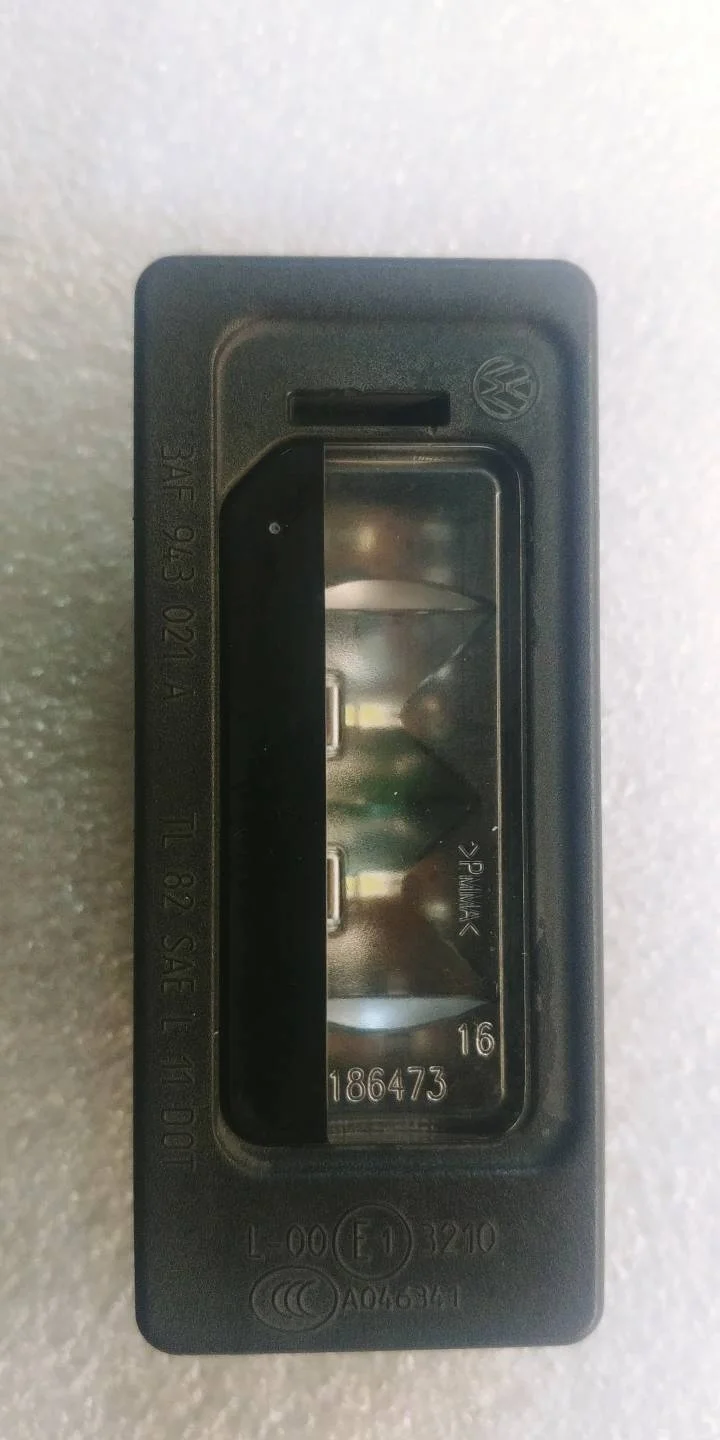 подсветка номера Volkswagen Touareg 2 7P6 2015