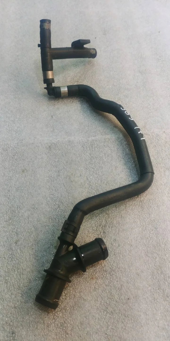 фланец (тройник) системы охлаждения Volkswagen Touareg 2 7P6 2012