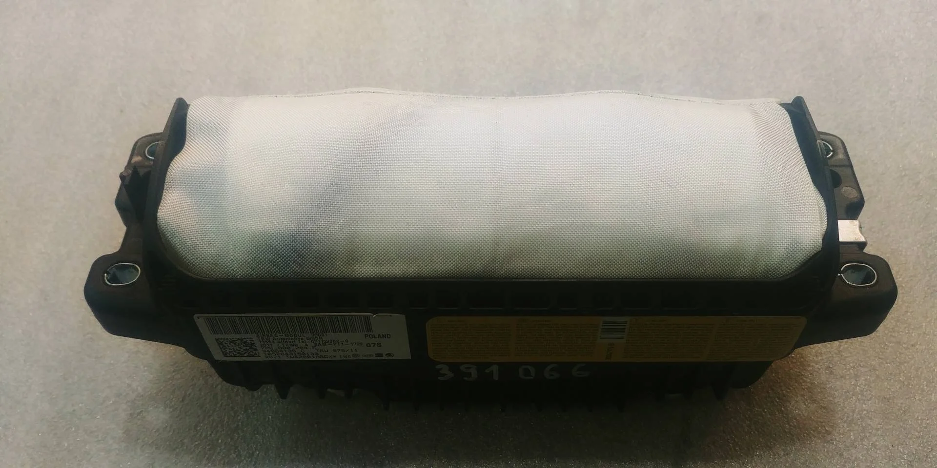 подушка безопасности пассажира Volkswagen Touareg 2 7P6 2011