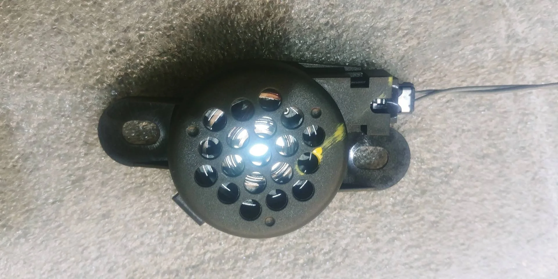 динамик высокочастотный (пищалка) двери Volkswagen Touareg 2 7P6 2015