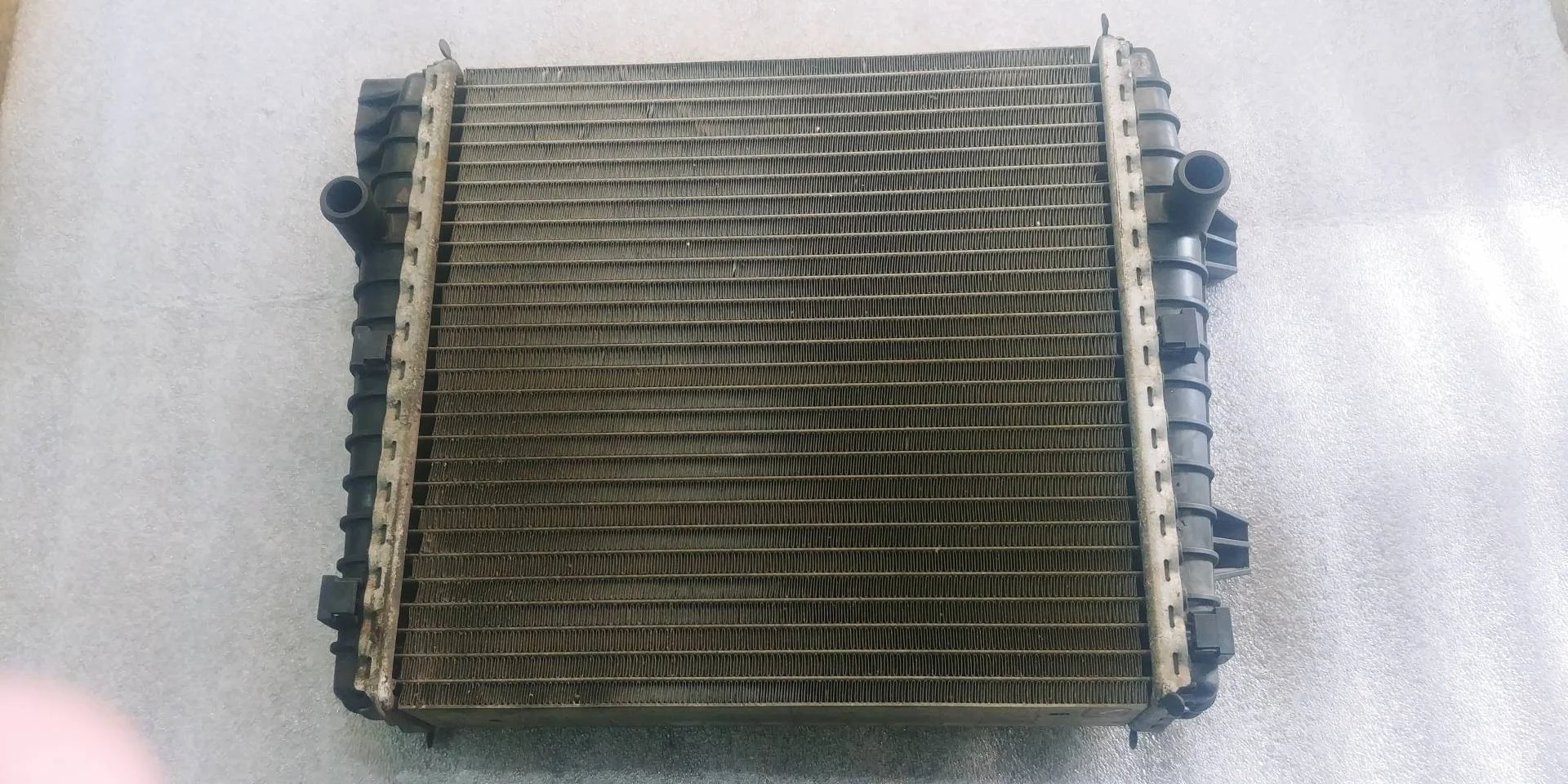 Радиатор охлаждение двигателя Volkswagen Touareg 2 7P6 2011