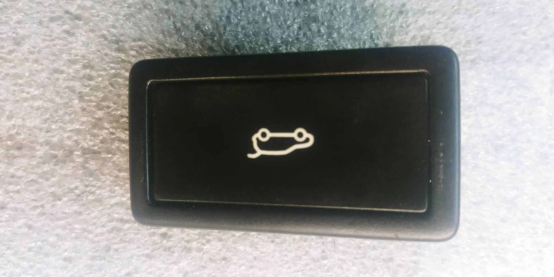 кнопка открытия багажника Volkswagen Touareg 2 7P6 2013