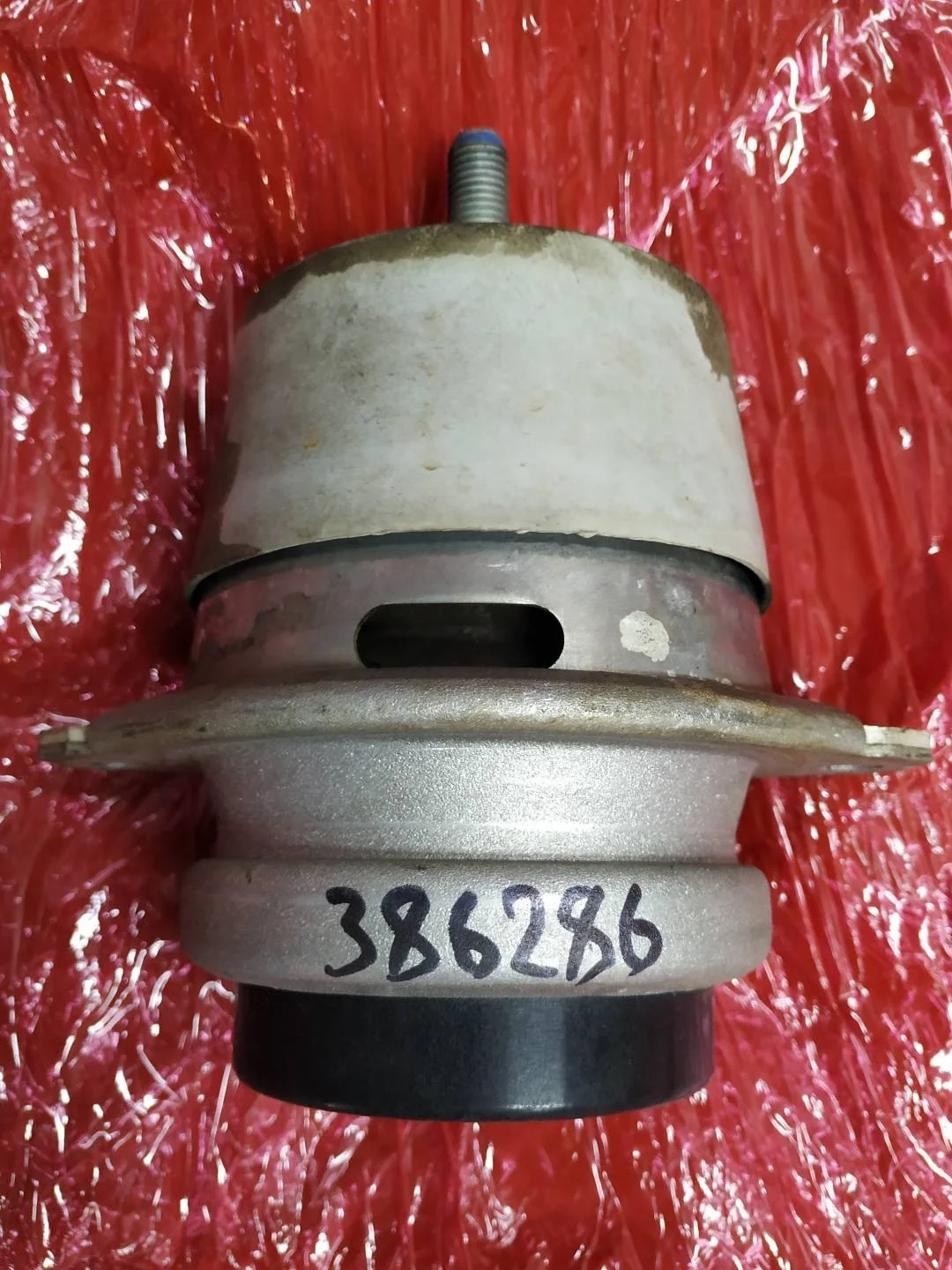 подушка крепления двигателя Volkswagen Touareg 2 7P6 2013