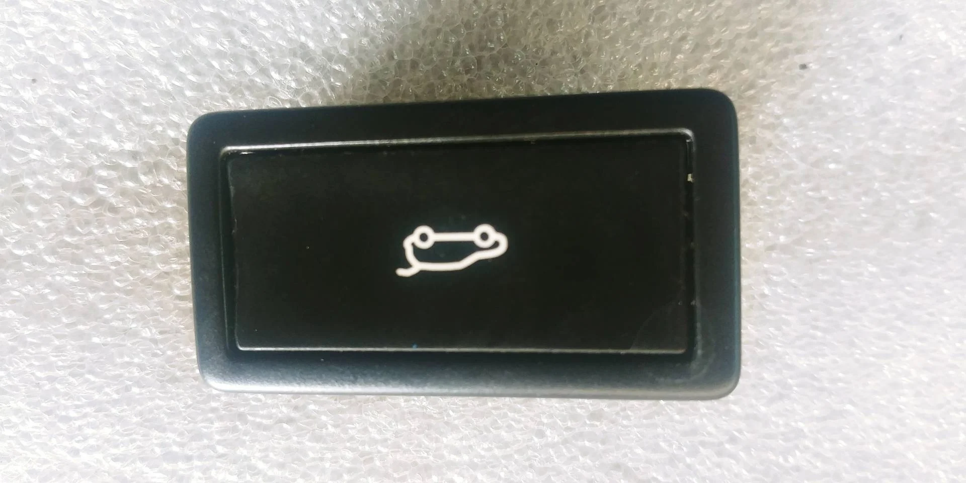 кнопка открытия багажника Volkswagen Touareg 2 7P6 2012