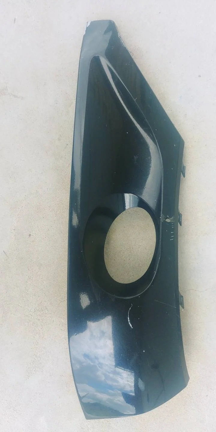 рамка фары противотуманной правая Volkswagen Touareg 2 7P6 2011