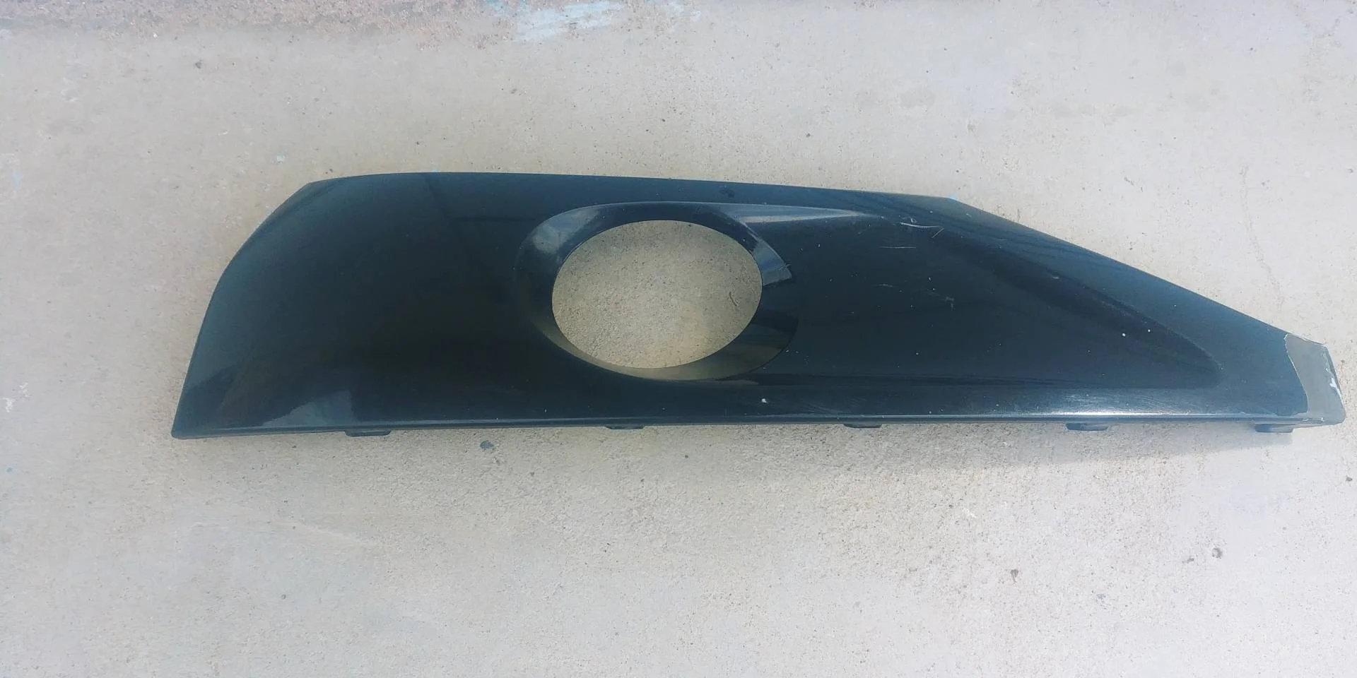 рамка фары противотуманной левая Volkswagen Touareg 2 7P6 2011