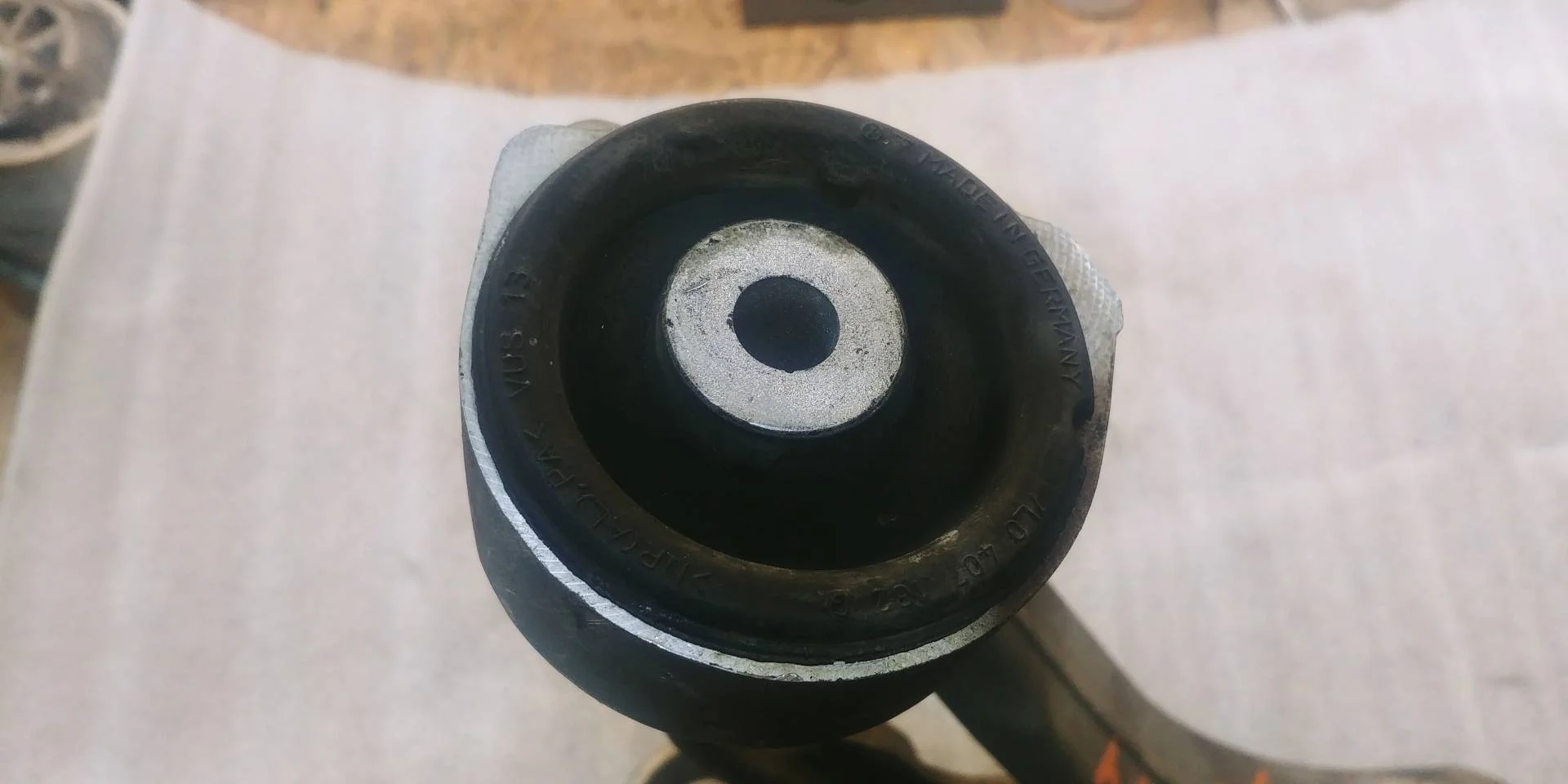 рычаг задний правый Volkswagen Touareg 2  2013