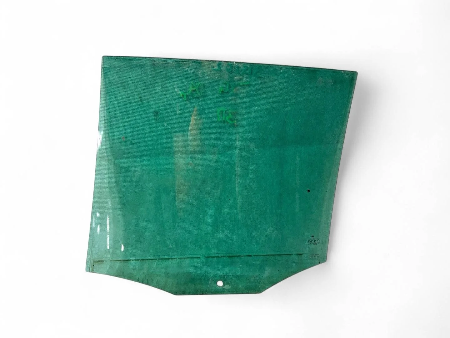 стекло двери задней правой Volkswagen Tiguan