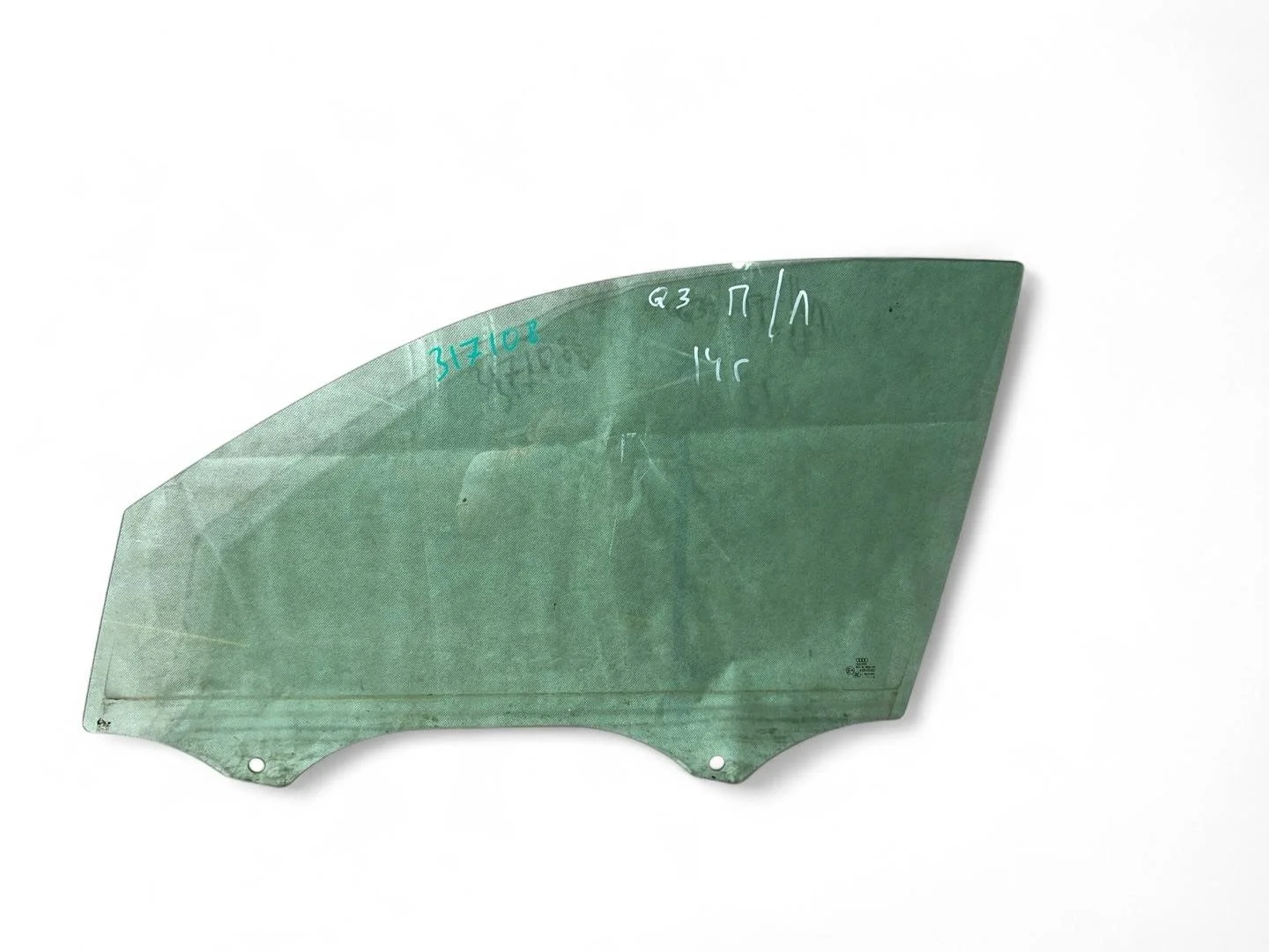 стекло двери передней левой Audi Q3 8U